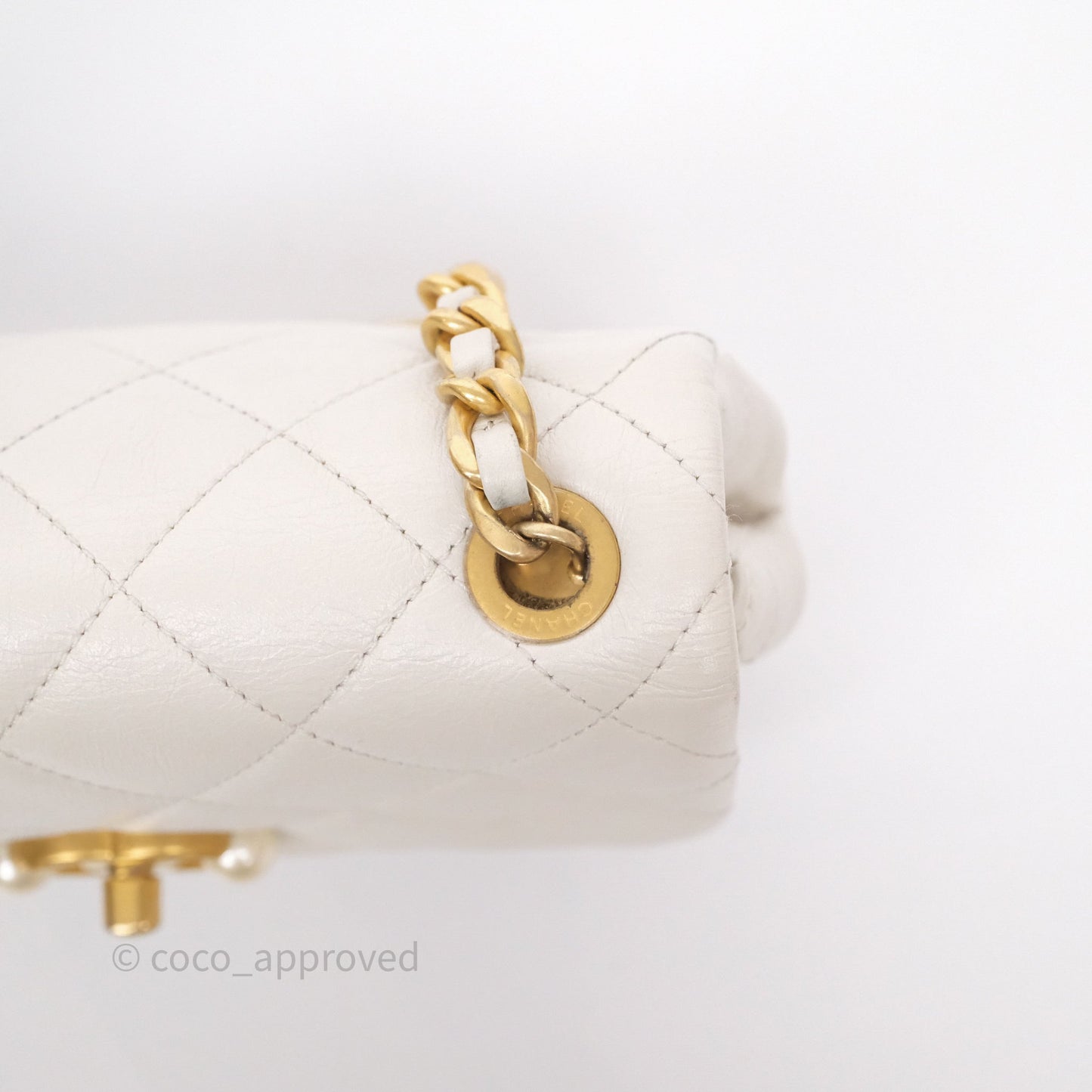 Chanel Quilted Pearl Flap Bag White Shiny Crumpled Calfskin Aged Gold Hardware 22C