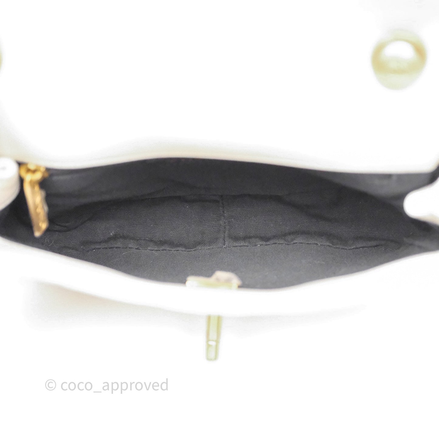 Chanel Quilted Pearl Flap Bag White Shiny Crumpled Calfskin Aged Gold Hardware 22C