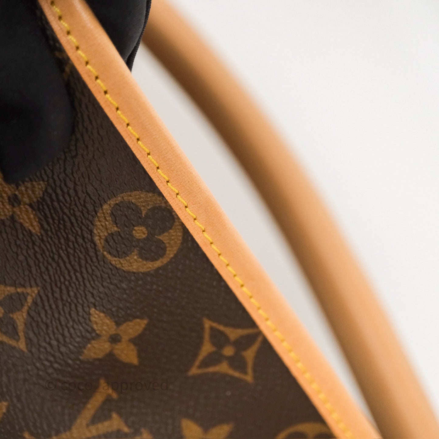 Louis Vuitton Artsy Monogram MM