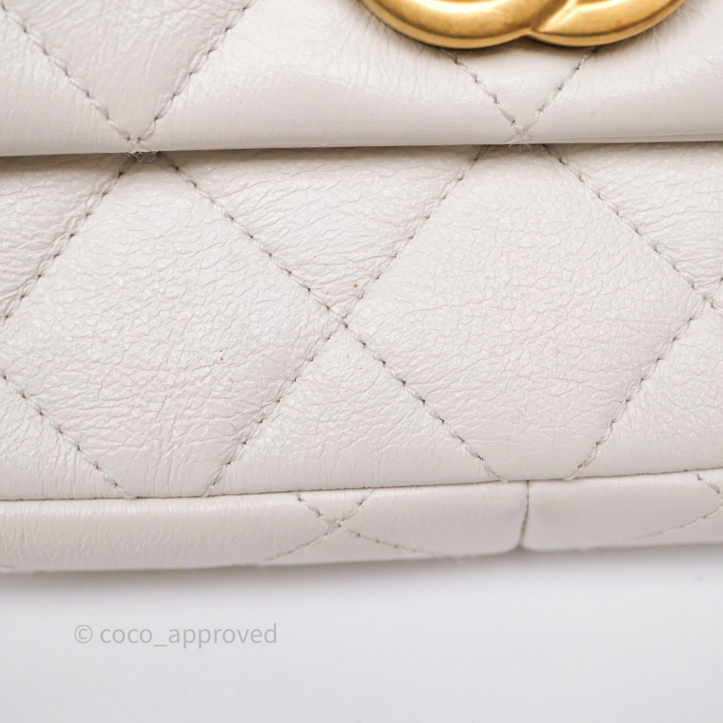 Chanel Quilted Pearl Flap Bag White Shiny Crumpled Calfskin Aged Gold Hardware 22C