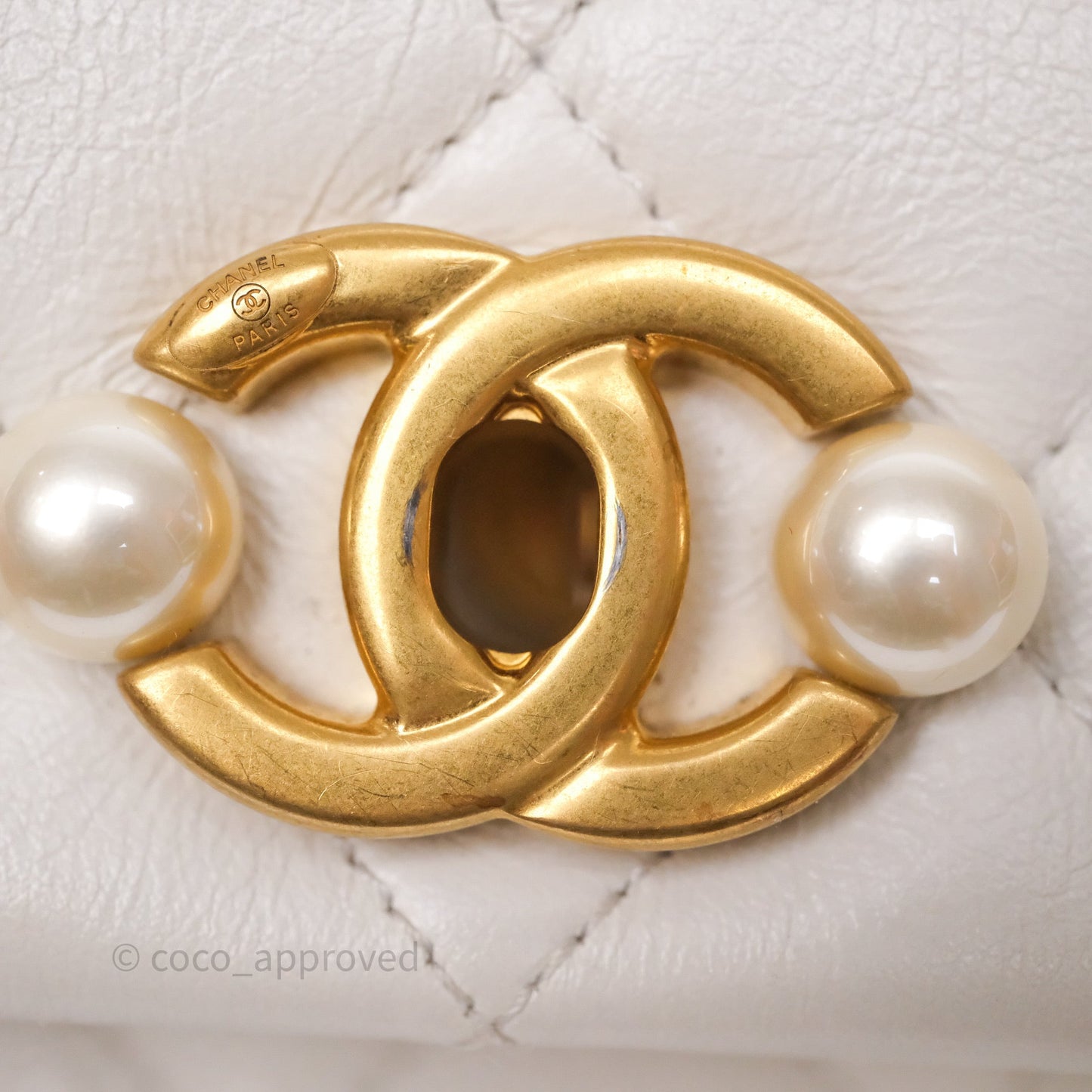 Chanel Quilted Pearl Flap Bag White Shiny Crumpled Calfskin Aged Gold Hardware 22C