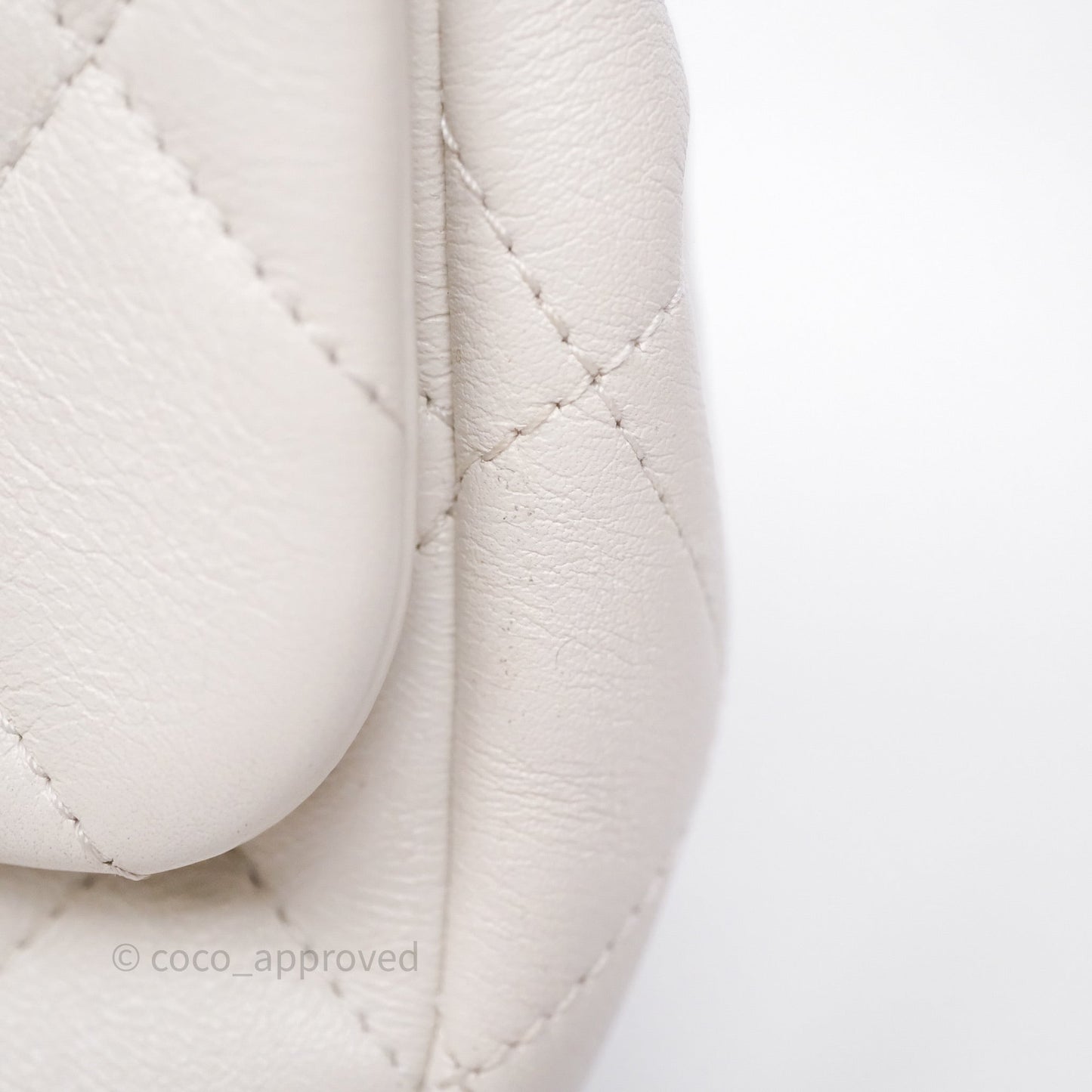 Chanel Quilted Pearl Flap Bag White Shiny Crumpled Calfskin Aged Gold Hardware 22C