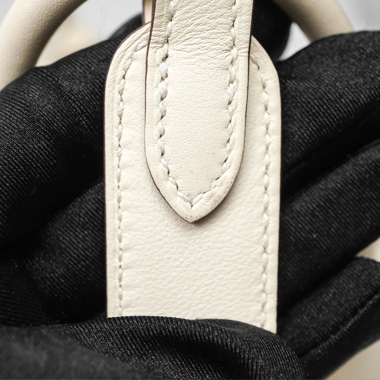 Hermes Mini Lindy Veau Swift Nata I2/ Sesame 2S Palladium Hardware