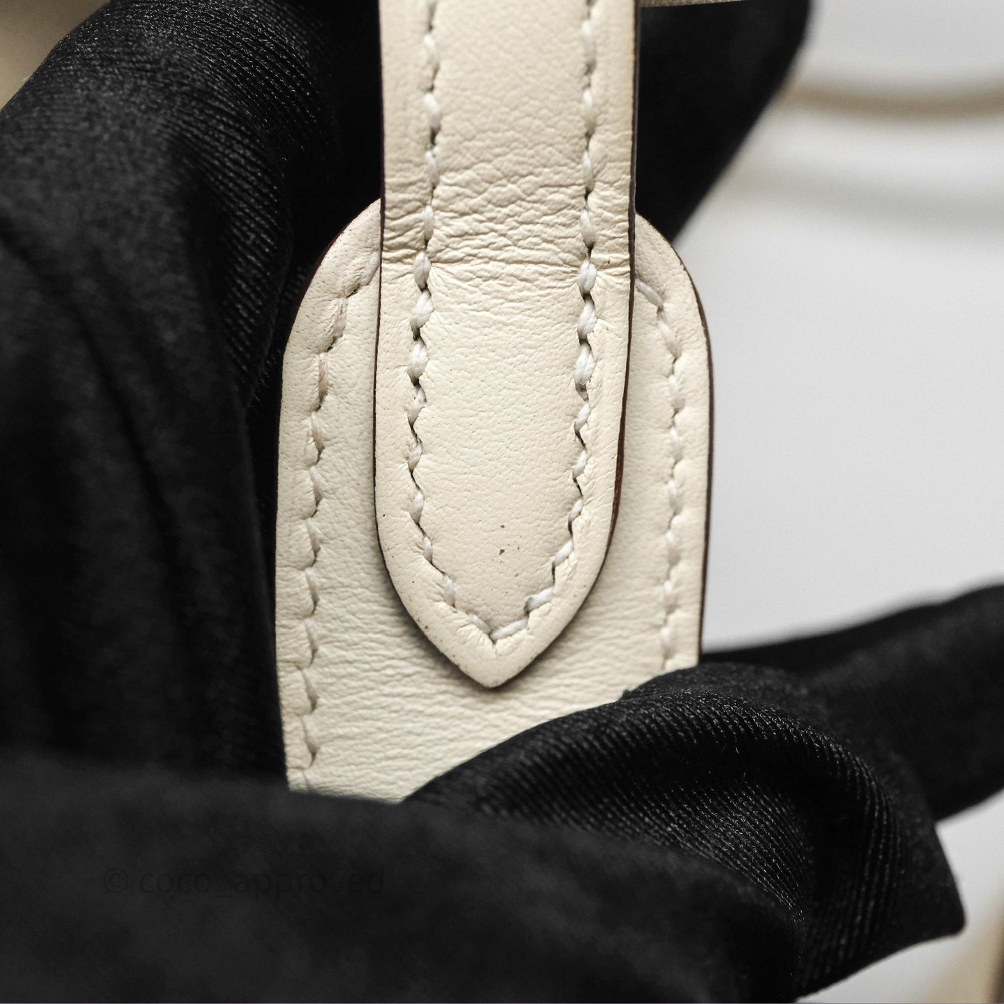 Hermes Mini Lindy Veau Swift Nata I2/ Sesame 2S Palladium Hardware