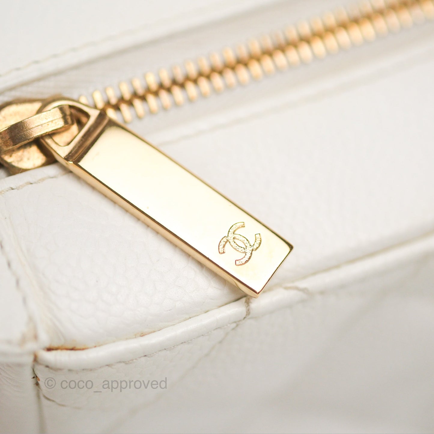 Chanel Vintage CC Quilted Shoulder Bag White Caviar Gold Hardware