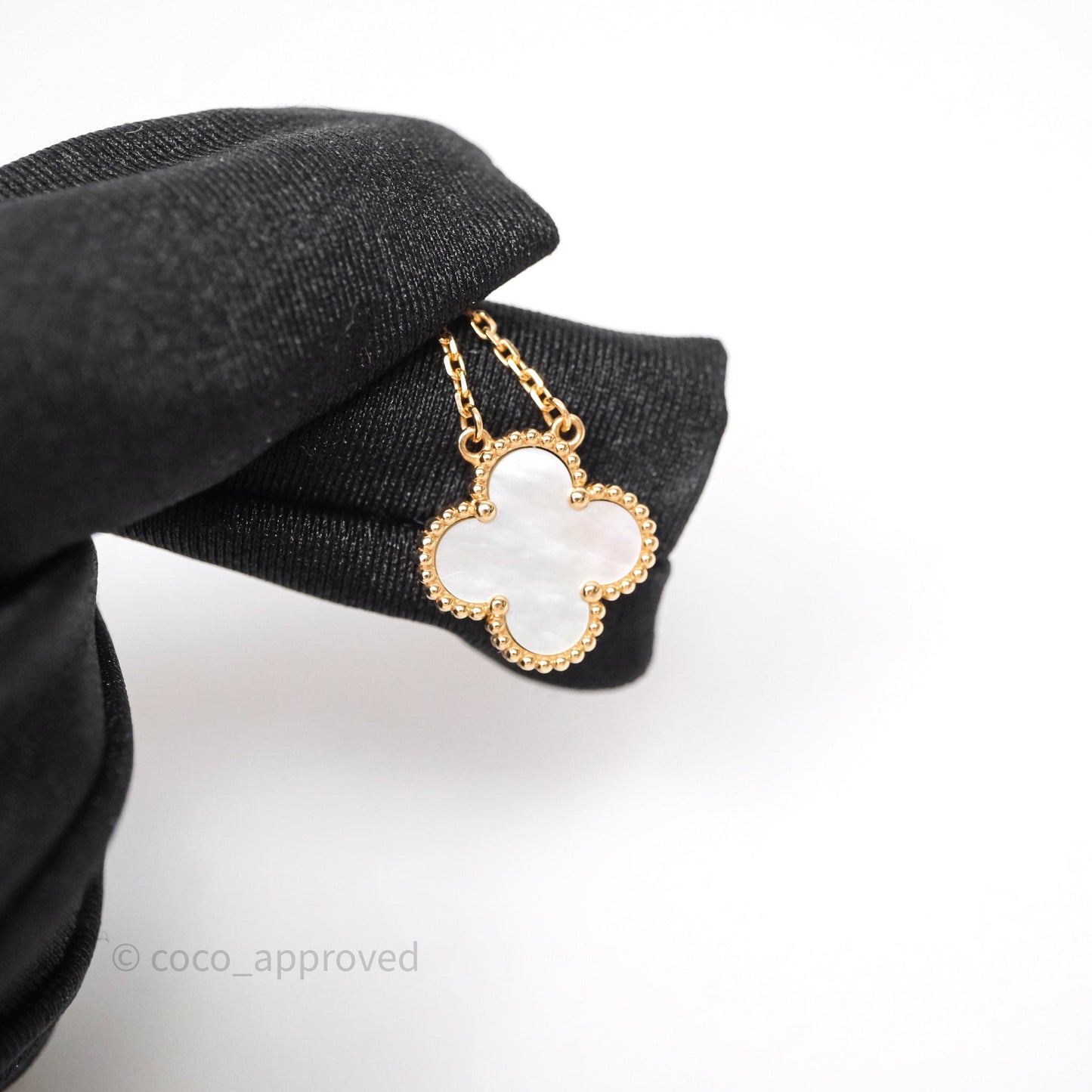 Van Cleef & Arpels Vintage Alhambra Pendant White Mother-of-pearl Yellow Gold
