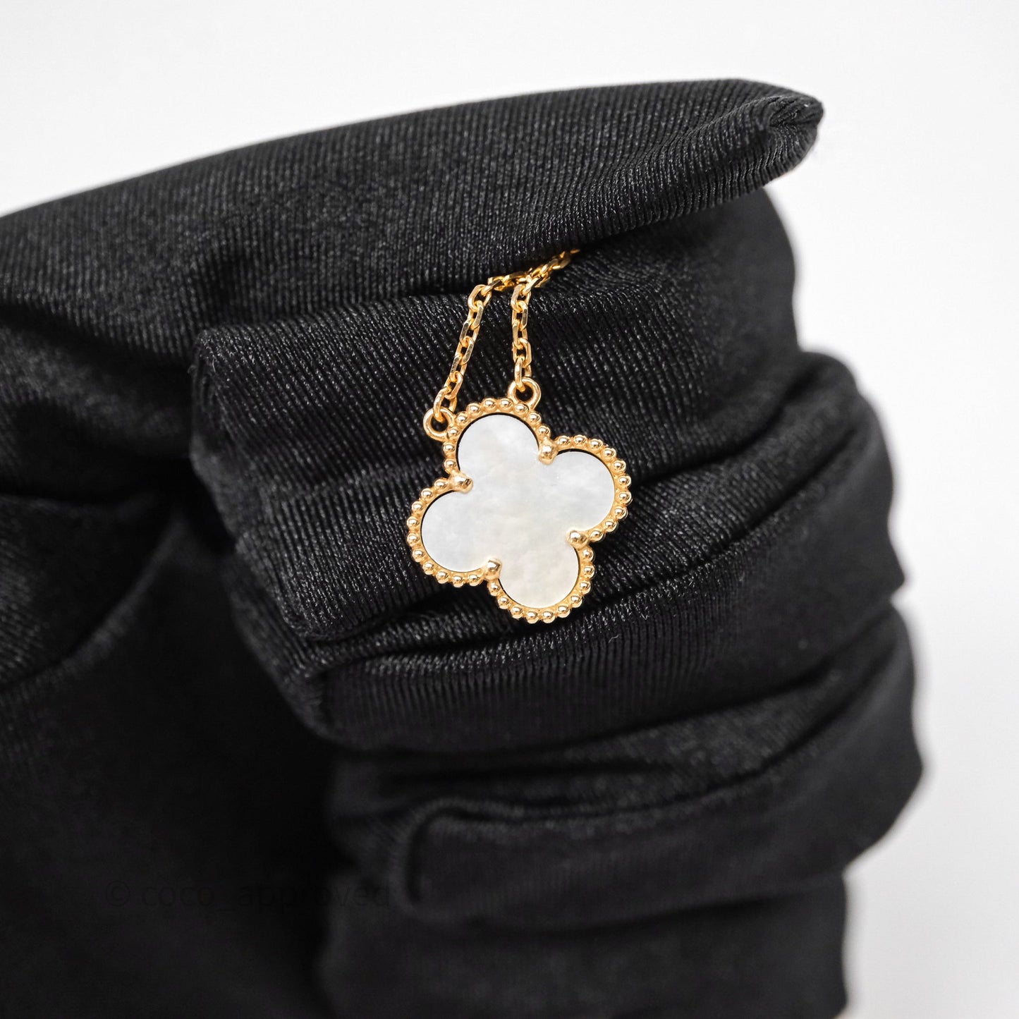 Van Cleef & Arpels Vintage Alhambra Pendant White Mother-of-pearl Yellow Gold