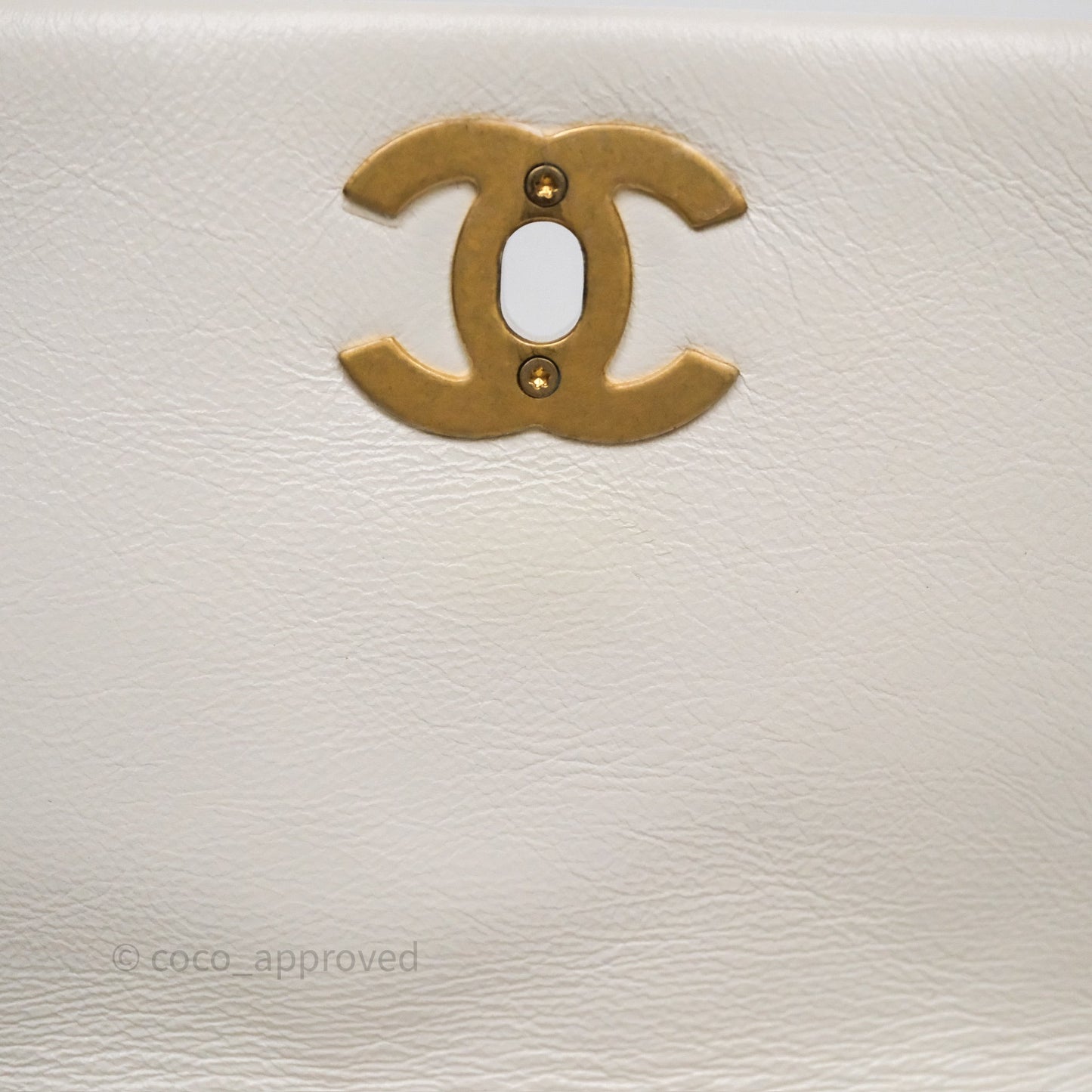 Chanel Quilted Pearl Flap Bag White Shiny Crumpled Calfskin Aged Gold Hardware 22C