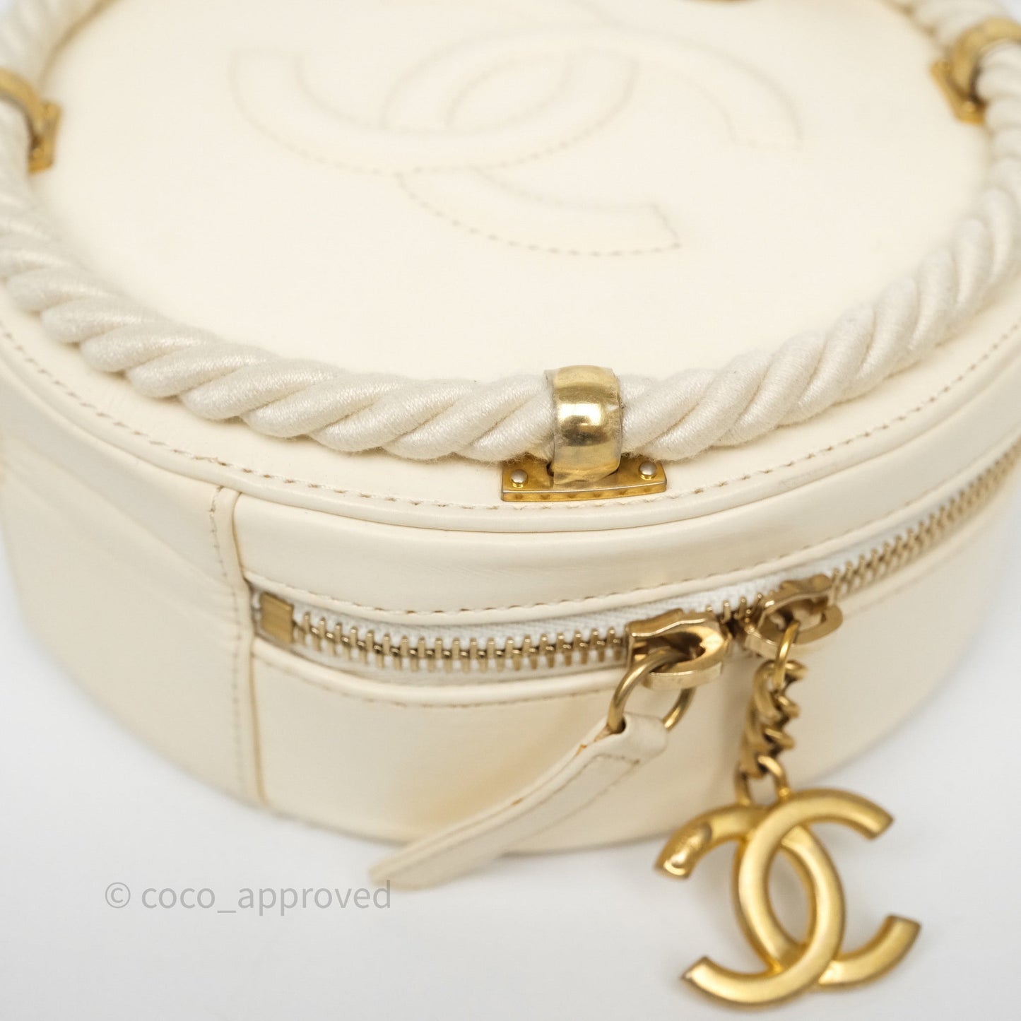 Chanel En Vogue Round Bag White Calfskin Aged Gold Hardware
