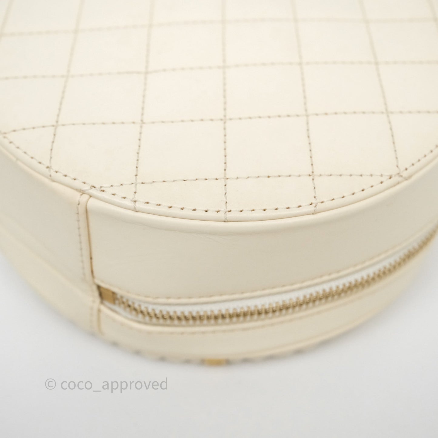 Chanel En Vogue Round Bag White Calfskin Aged Gold Hardware