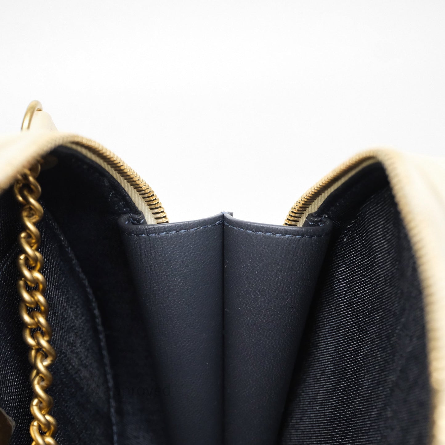 Chanel En Vogue Round Bag White Calfskin Aged Gold Hardware
