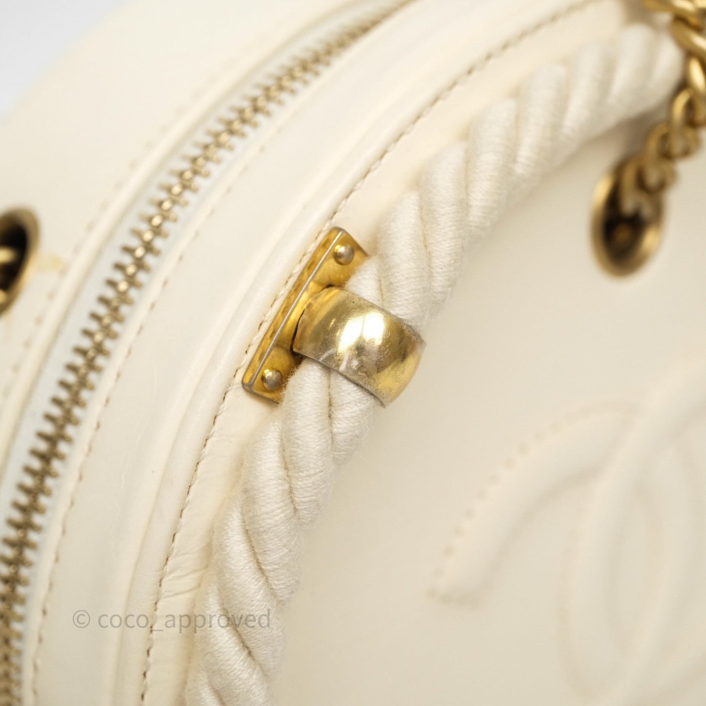 Chanel En Vogue Round Bag White Calfskin Aged Gold Hardware