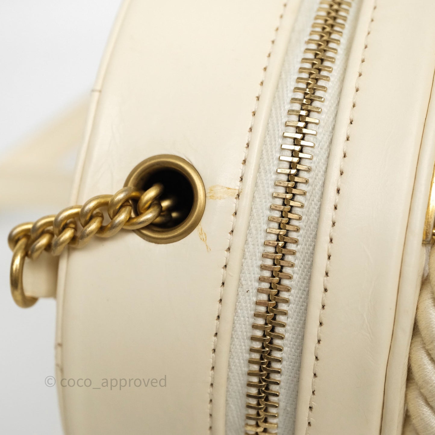 Chanel En Vogue Round Bag White Calfskin Aged Gold Hardware