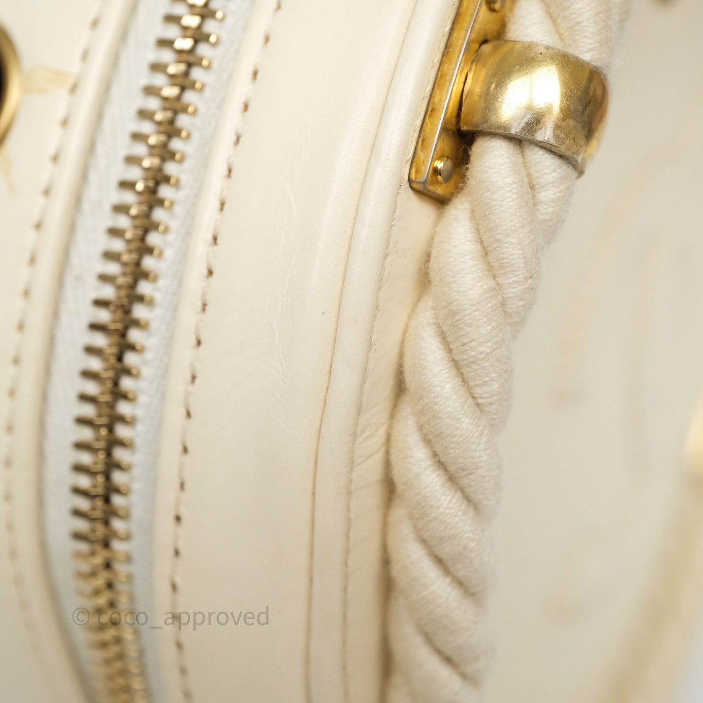 Chanel En Vogue Round Bag White Calfskin Aged Gold Hardware