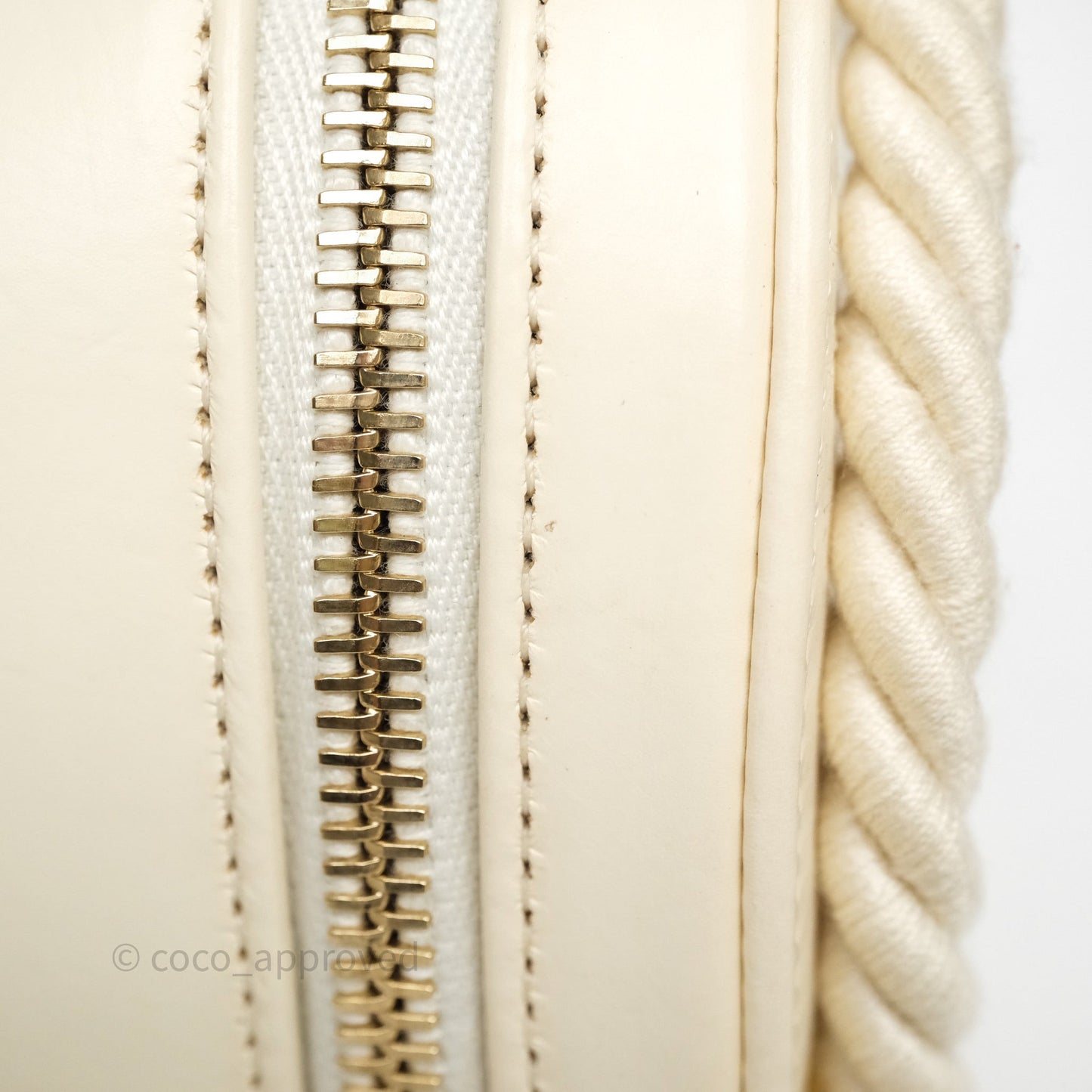 Chanel En Vogue Round Bag White Calfskin Aged Gold Hardware