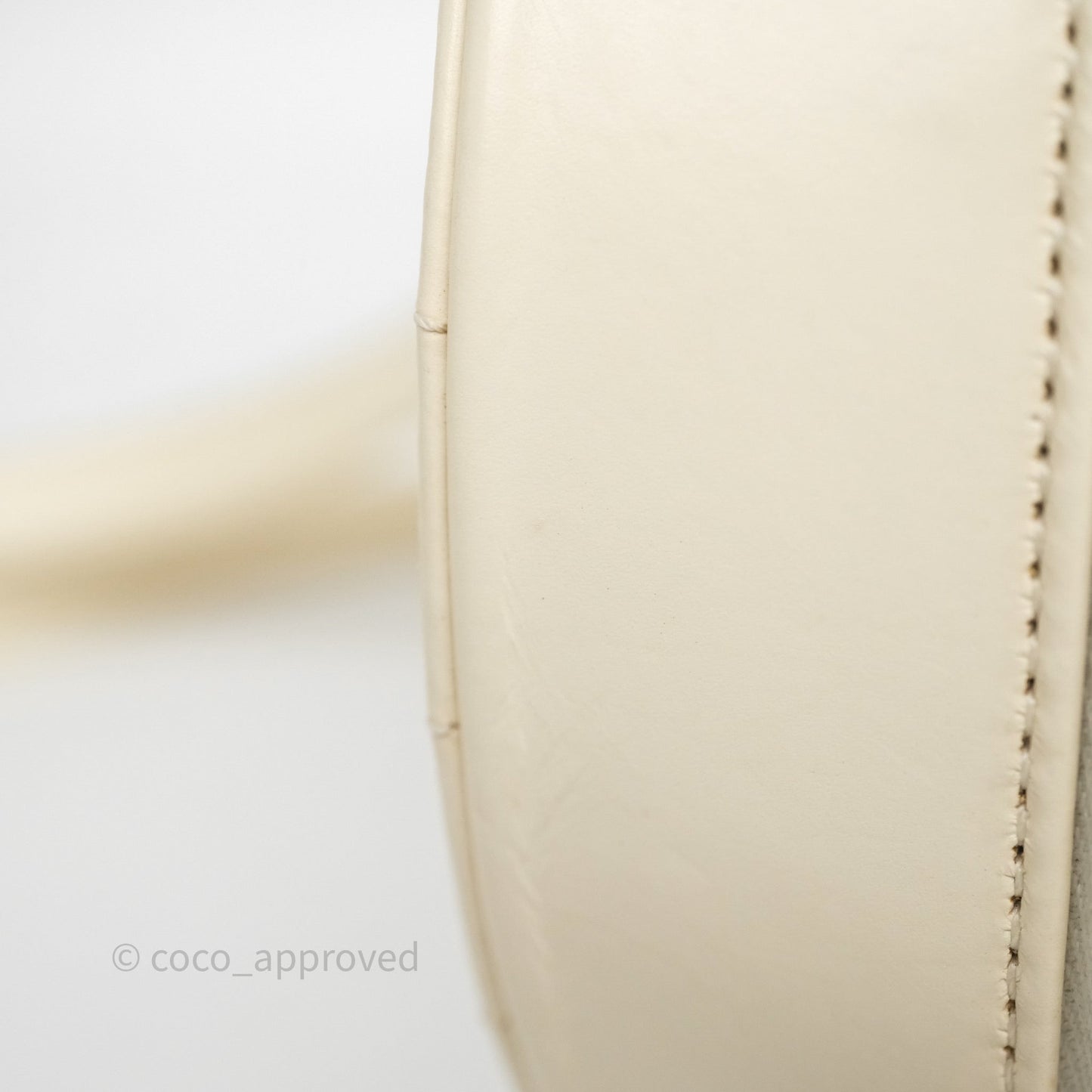 Chanel En Vogue Round Bag White Calfskin Aged Gold Hardware