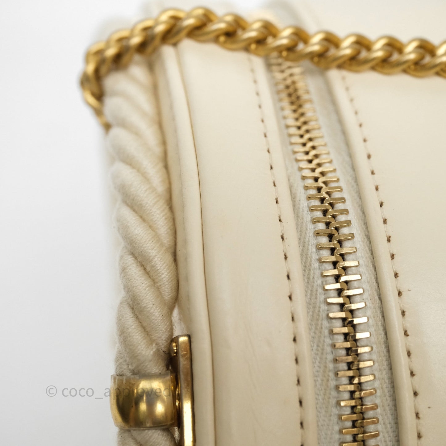 Chanel En Vogue Round Bag White Calfskin Aged Gold Hardware