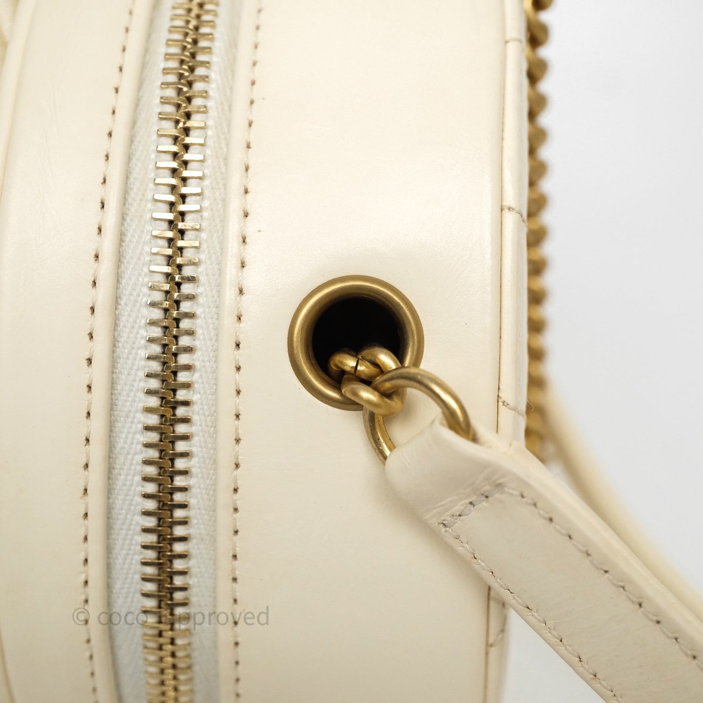 Chanel En Vogue Round Bag White Calfskin Aged Gold Hardware