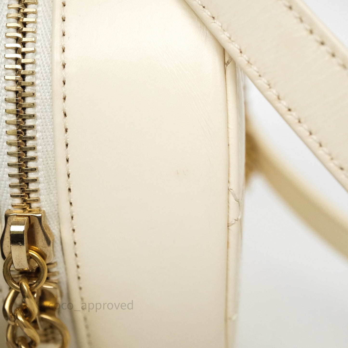 Chanel En Vogue Round Bag White Calfskin Aged Gold Hardware