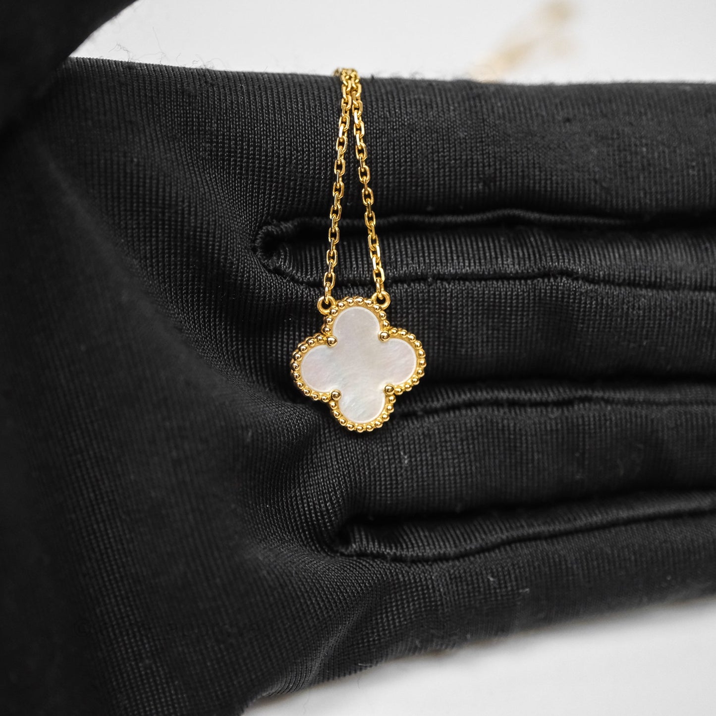 Van Cleef & Arpels Vintage Alhambra Pendant White Mother-of-pearl Yellow Gold