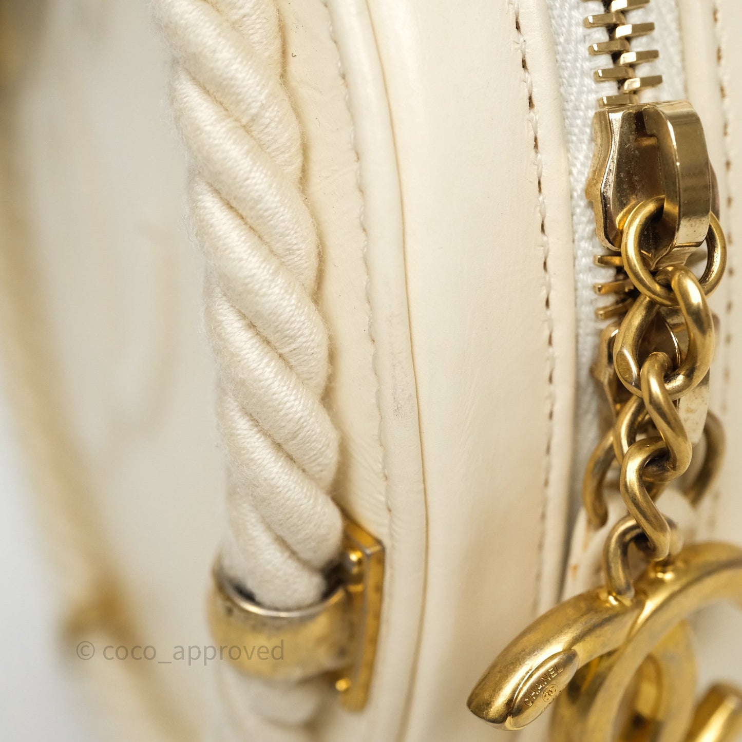 Chanel En Vogue Round Bag White Calfskin Aged Gold Hardware