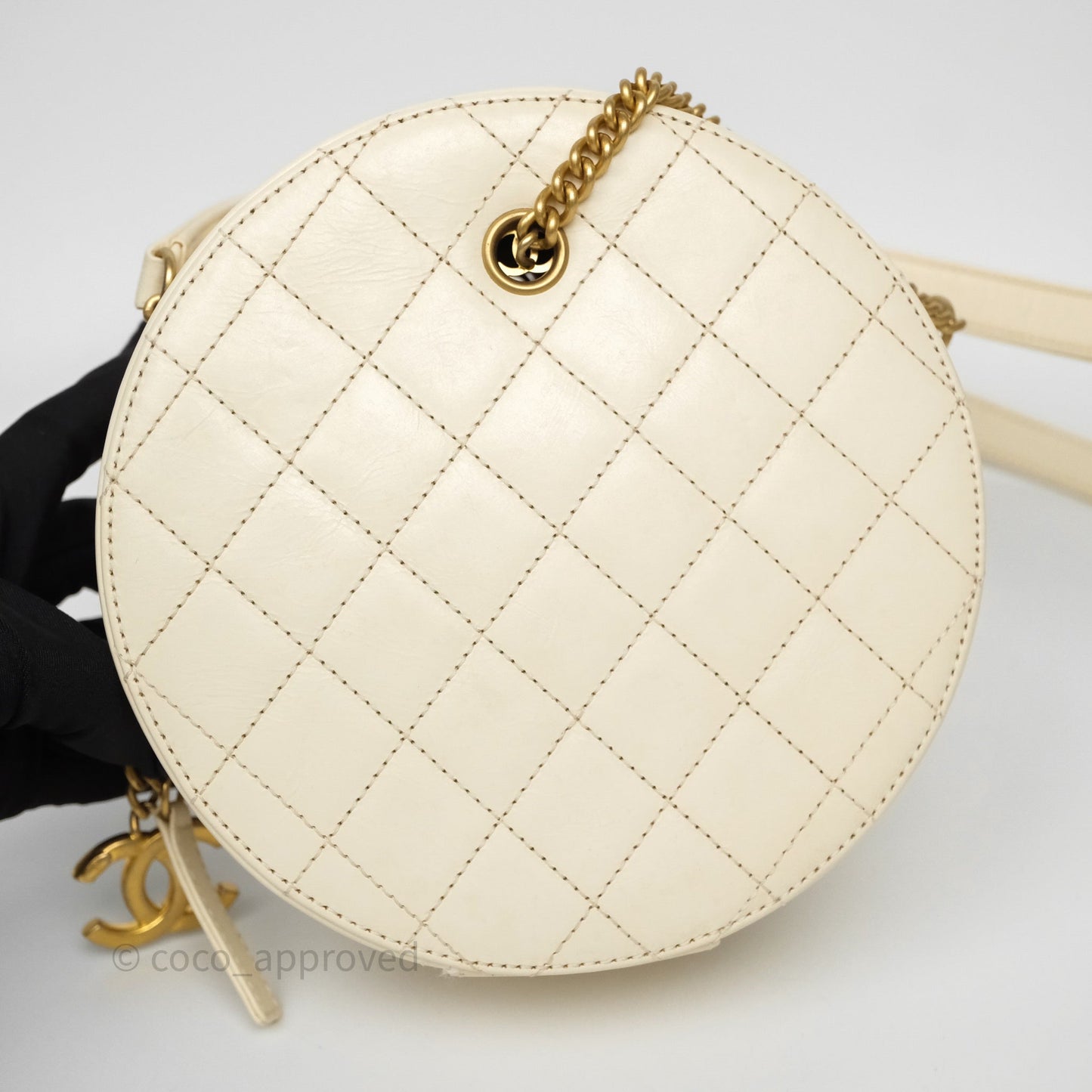 Chanel En Vogue Round Bag White Calfskin Aged Gold Hardware