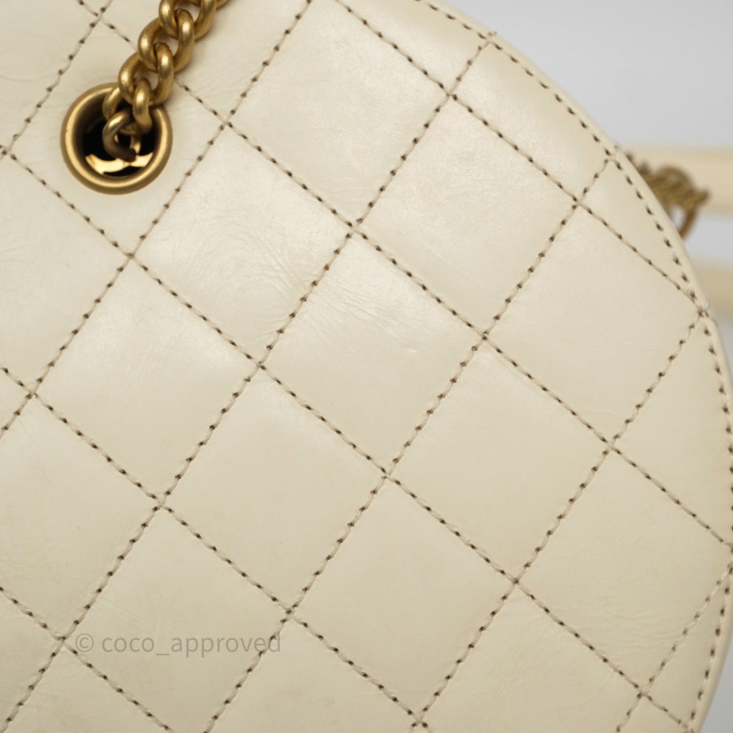 Chanel En Vogue Round Bag White Calfskin Aged Gold Hardware