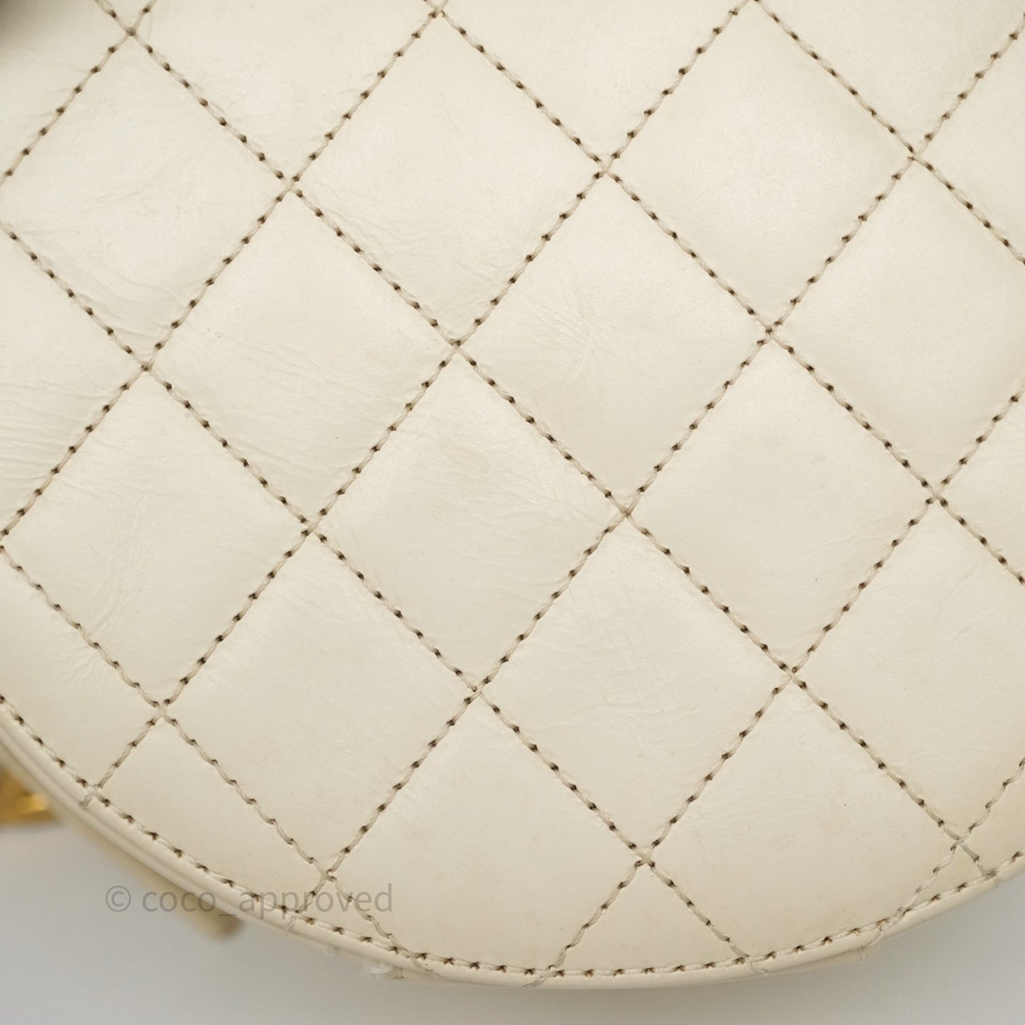Chanel En Vogue Round Bag White Calfskin Aged Gold Hardware