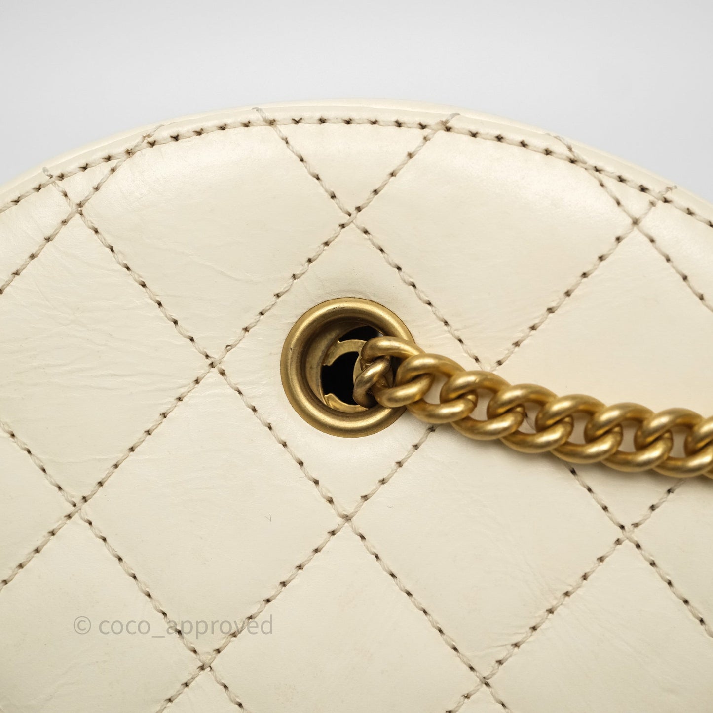 Chanel En Vogue Round Bag White Calfskin Aged Gold Hardware