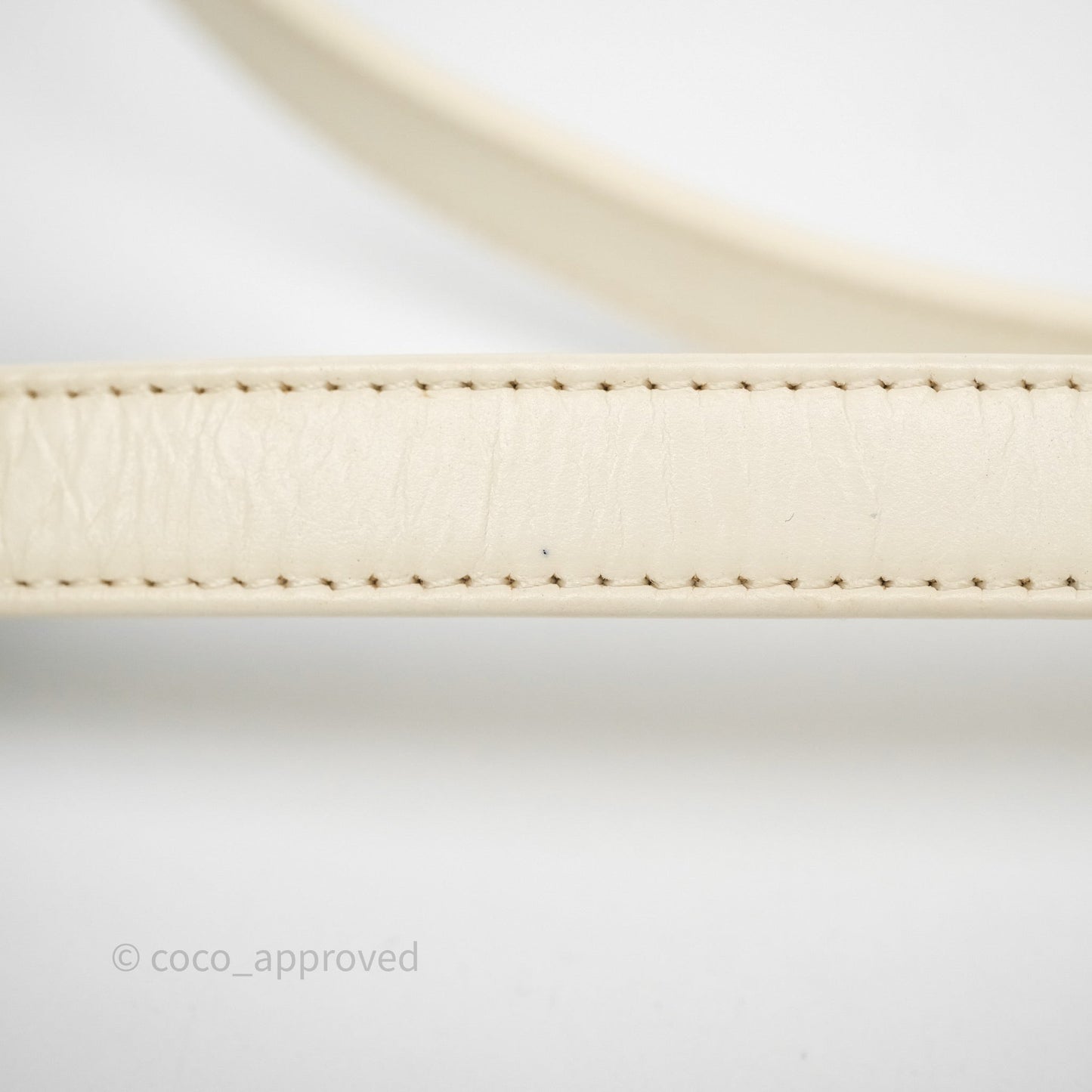 Chanel En Vogue Round Bag White Calfskin Aged Gold Hardware