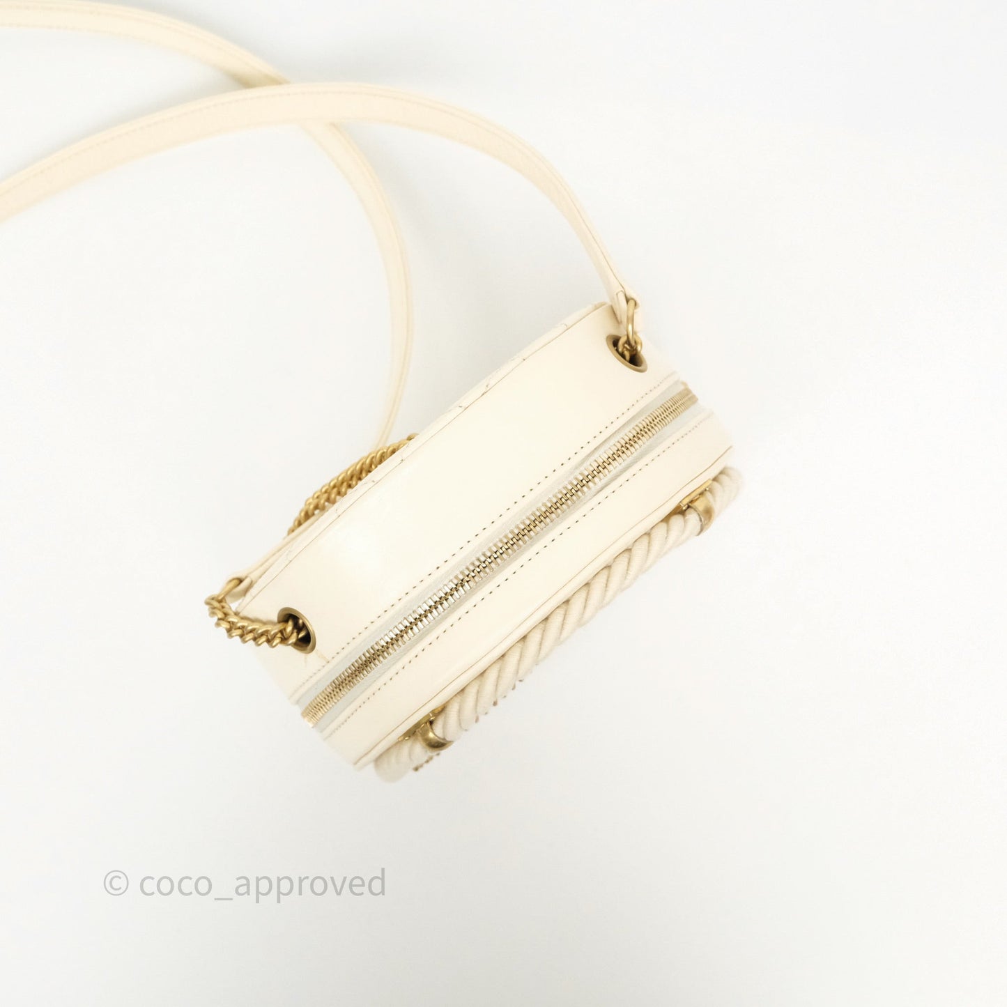 Chanel En Vogue Round Bag White Calfskin Aged Gold Hardware