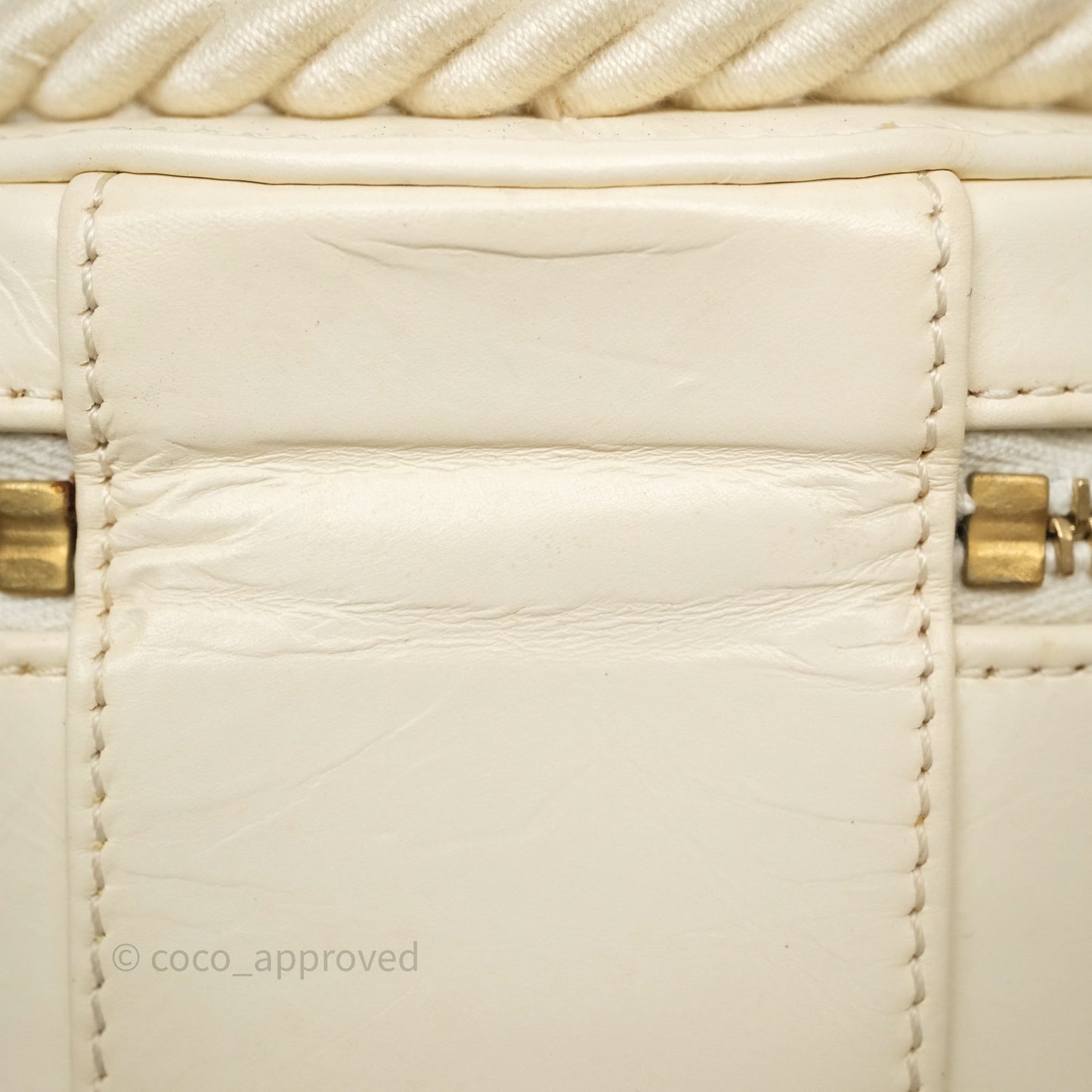 Chanel En Vogue Round Bag White Calfskin Aged Gold Hardware