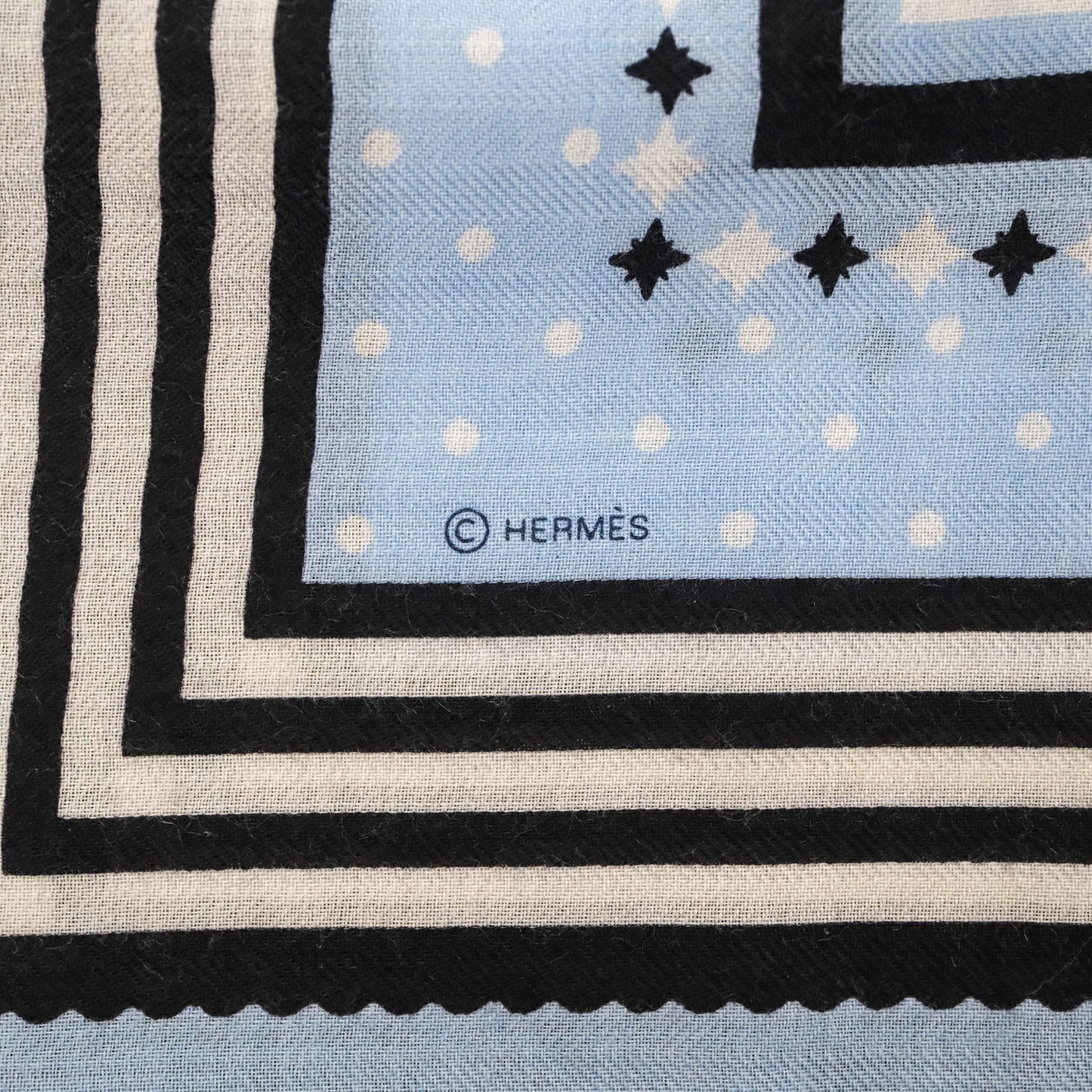 Hermès Couvertures et Tenues de Jour Cashmere Scarf 140