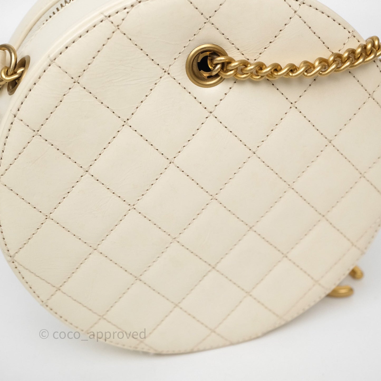 Chanel En Vogue Round Bag White Calfskin Aged Gold Hardware