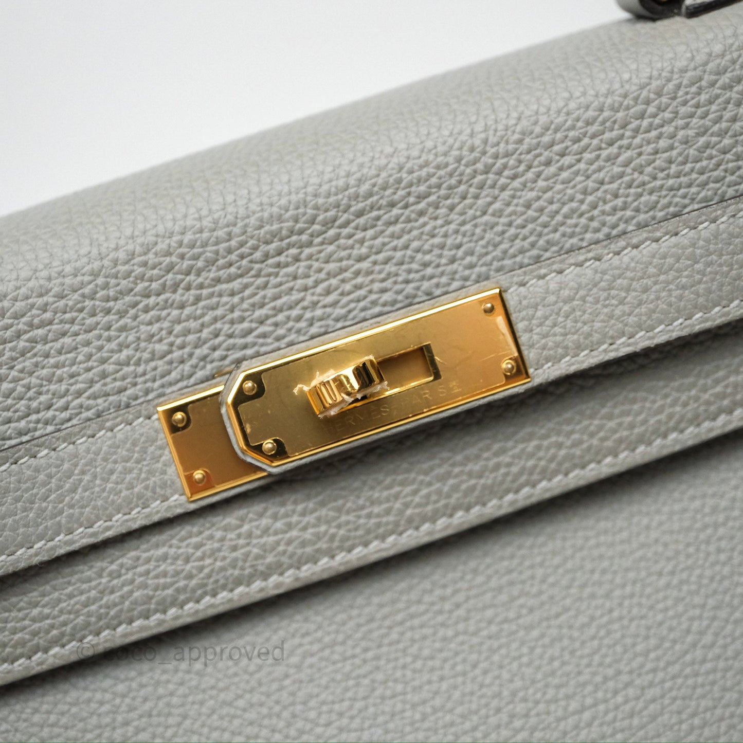 Hermès Kelly 28 Gris Mouette 4Z Togo Gold Hardware