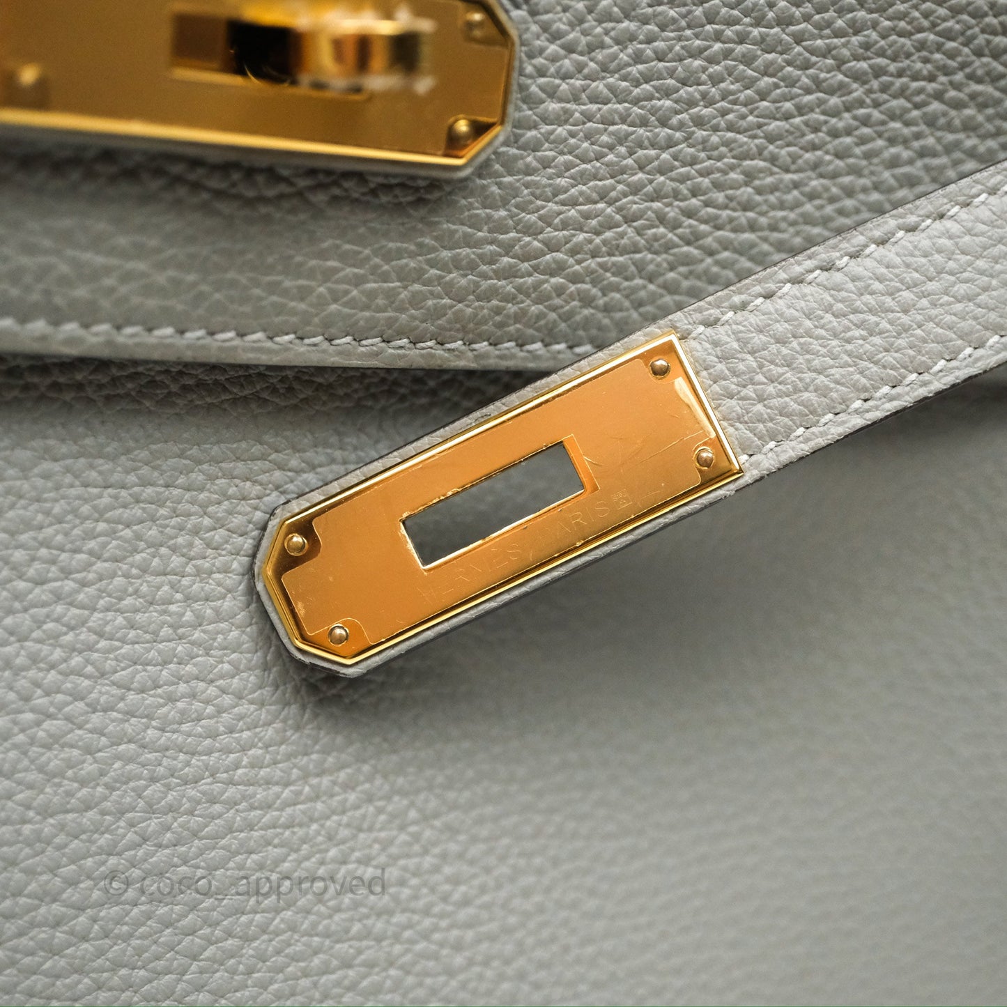 Hermès Kelly 28 Gris Mouette 4Z Togo Gold Hardware