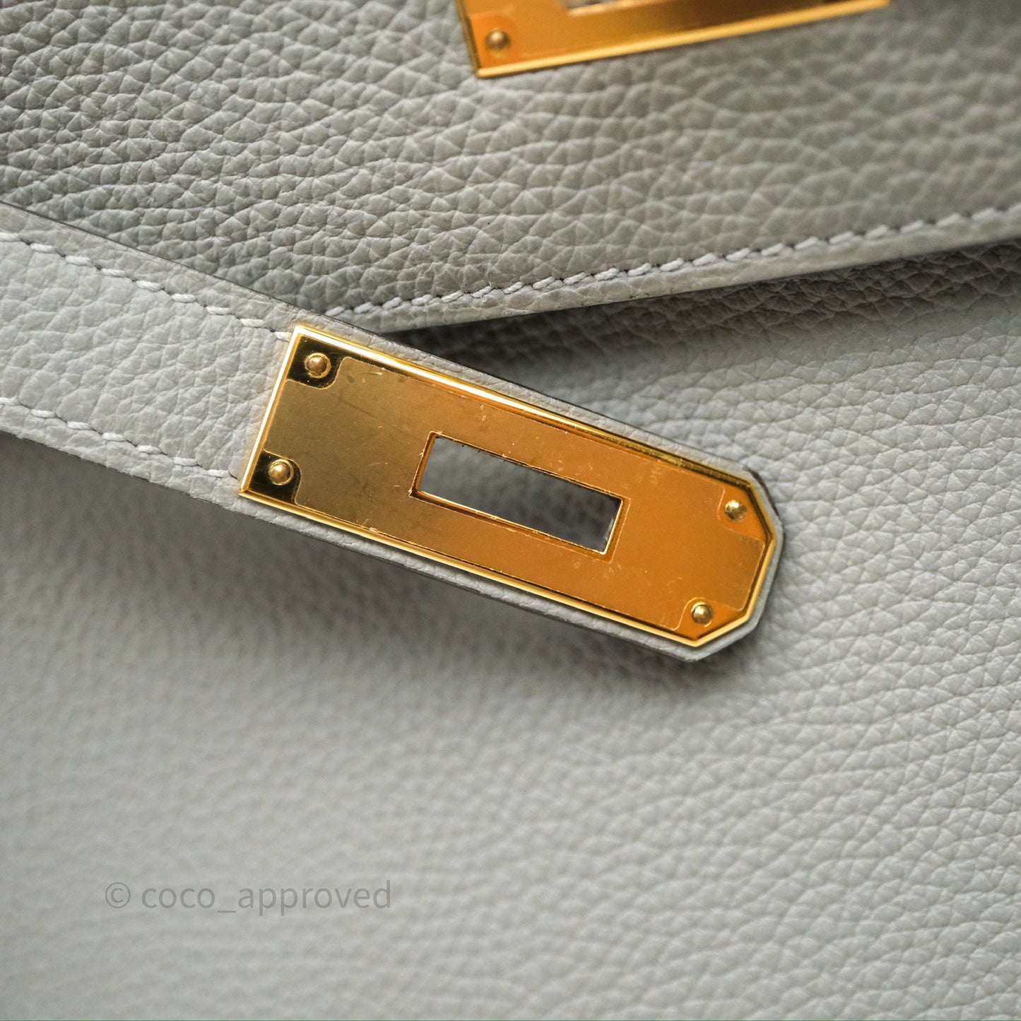 Hermès Kelly 28 Gris Mouette 4Z Togo Gold Hardware