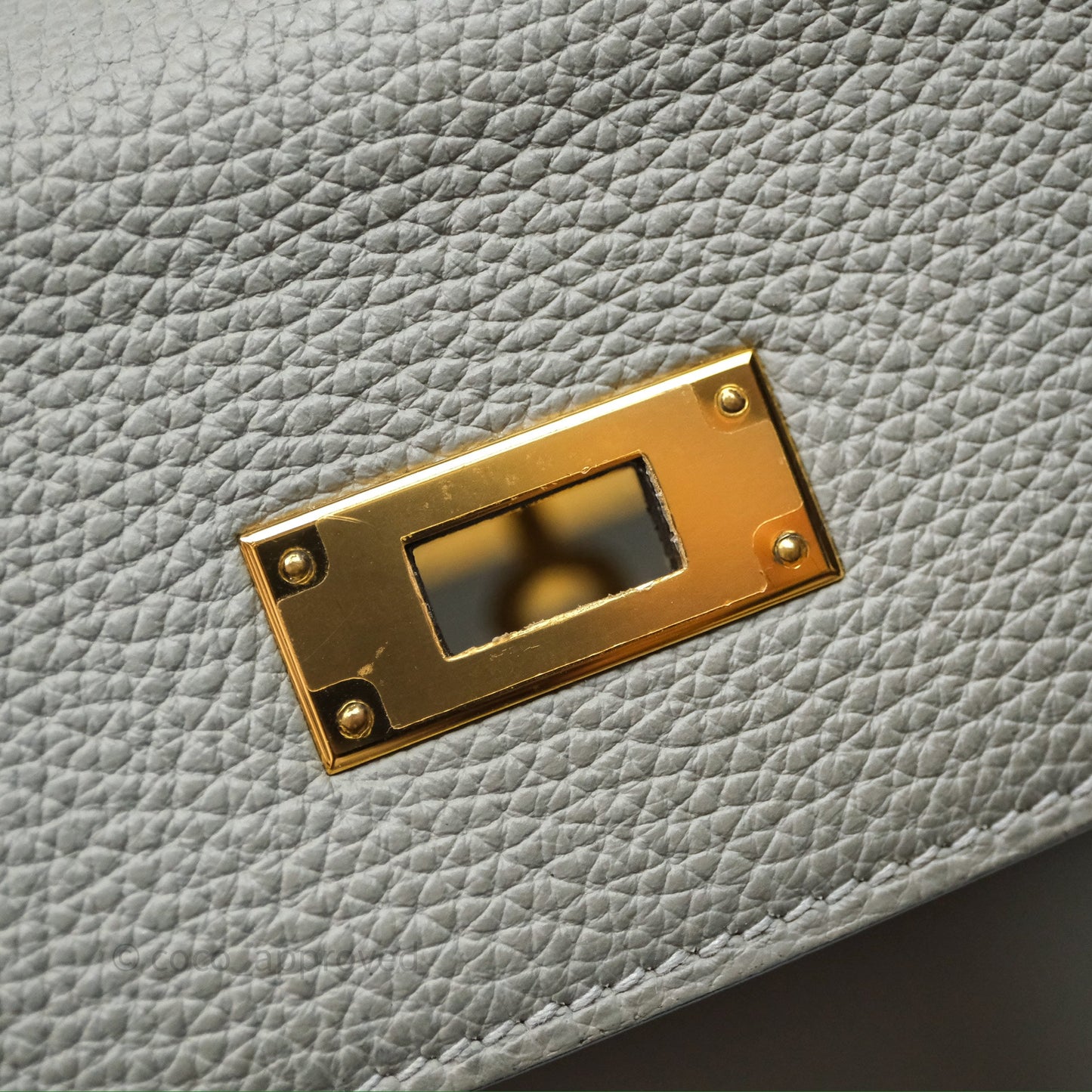 Hermès Kelly 28 Gris Mouette 4Z Togo Gold Hardware