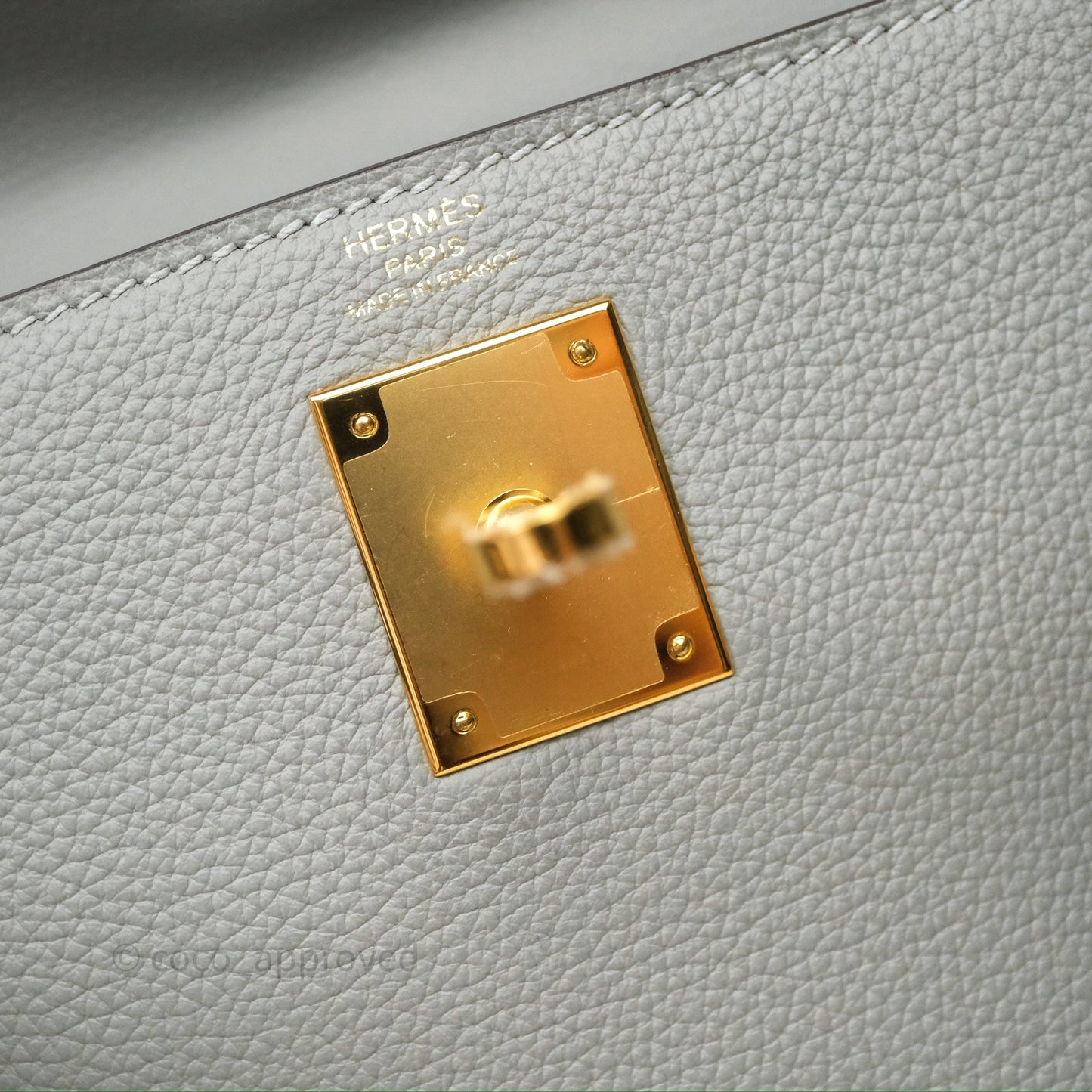 Hermès Kelly 28 Gris Mouette 4Z Togo Gold Hardware