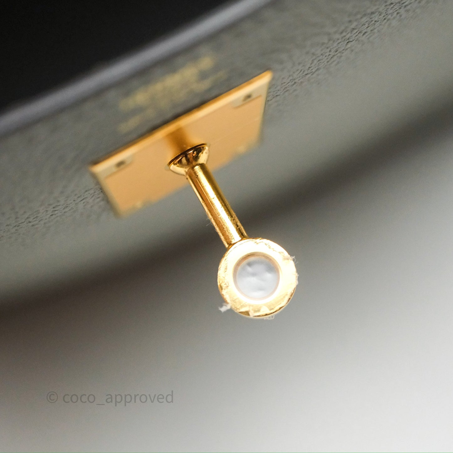 Hermès Kelly 28 Gris Mouette 4Z Togo Gold Hardware