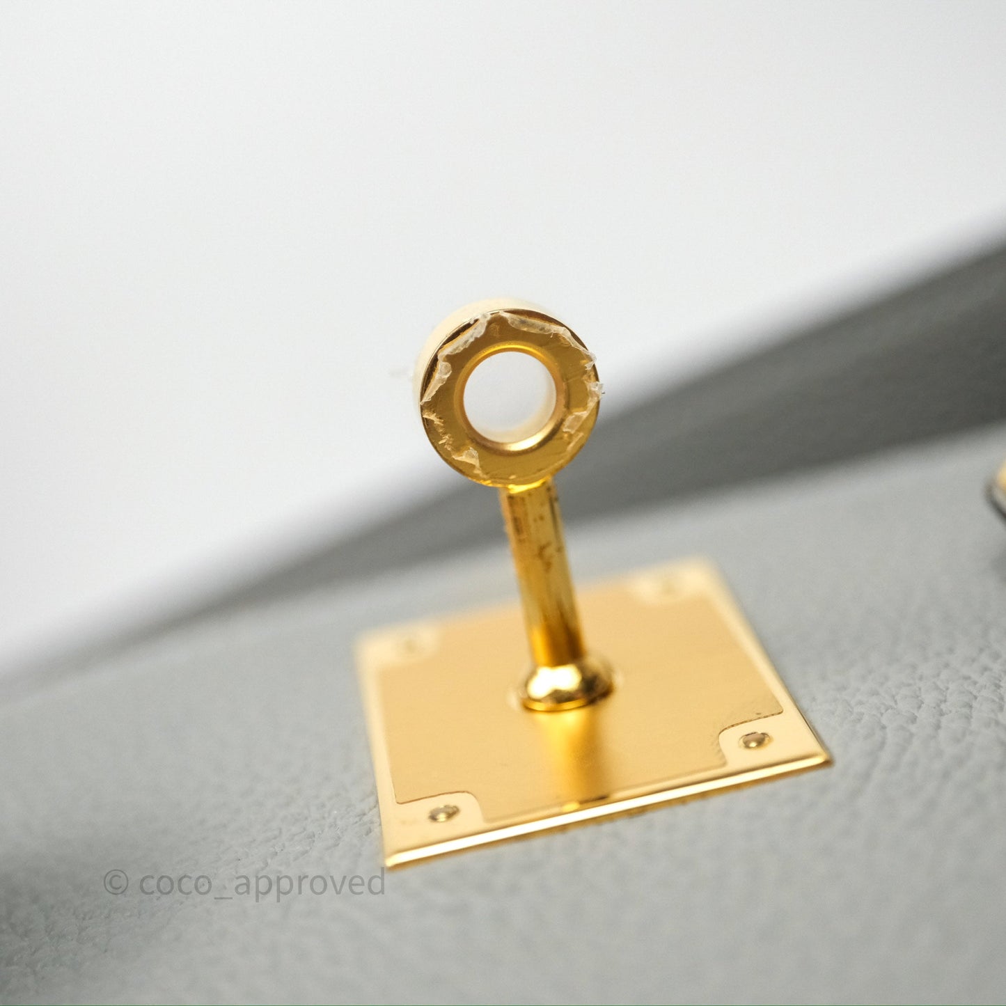 Hermès Kelly 28 Gris Mouette 4Z Togo Gold Hardware