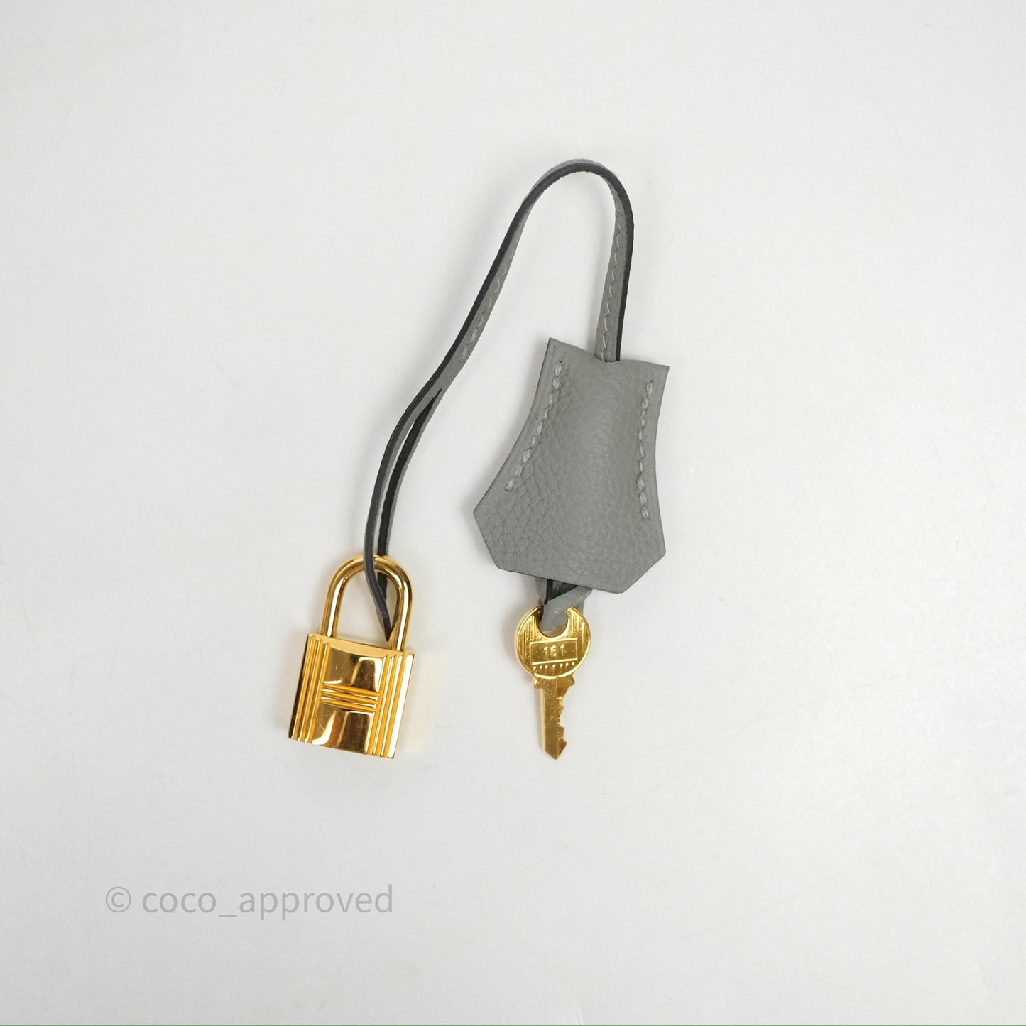 Hermès Kelly 28 Gris Mouette 4Z Togo Gold Hardware