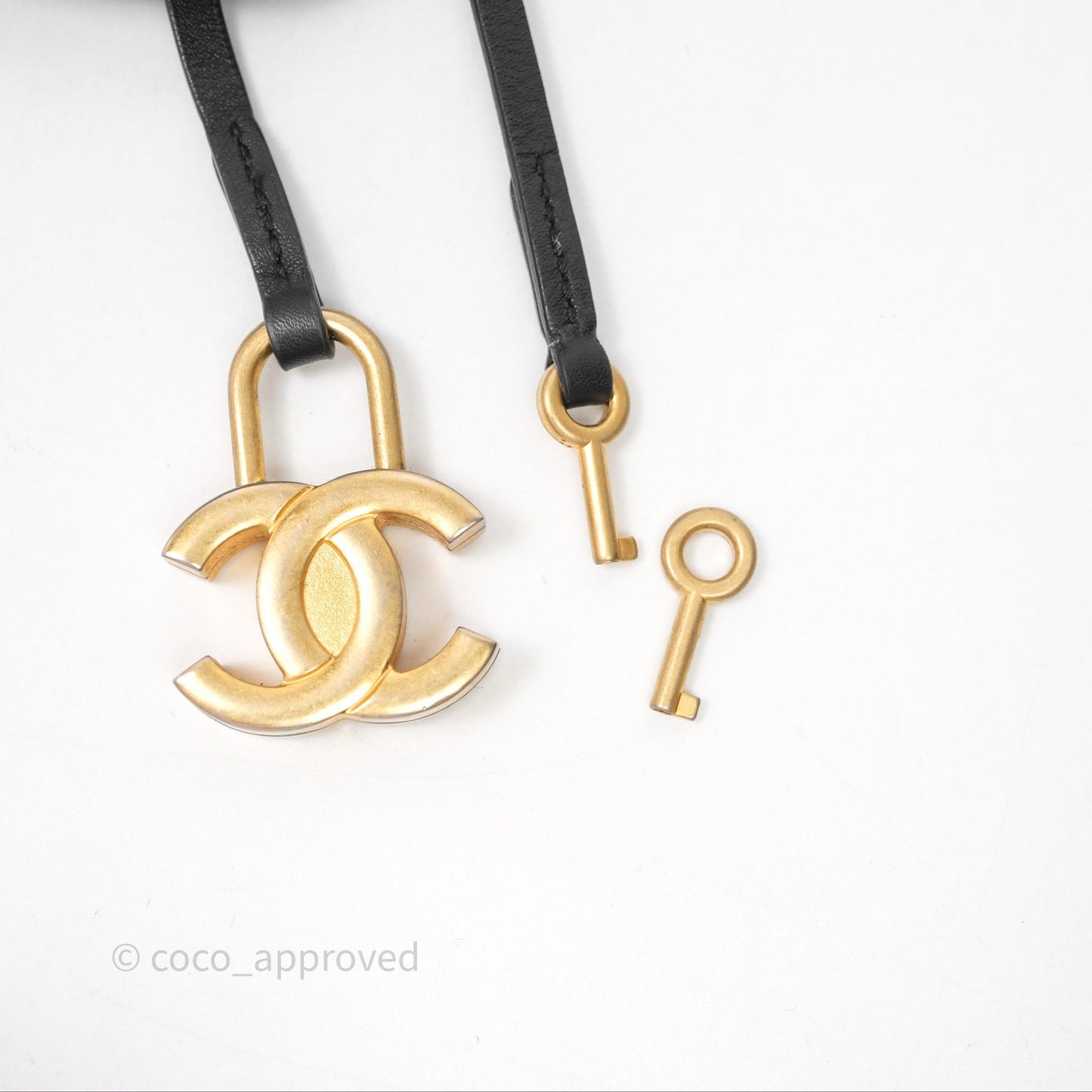 Chanel Quilted Medium CC Filigree Vanity Case Black Caviar Aged Gold Hardware