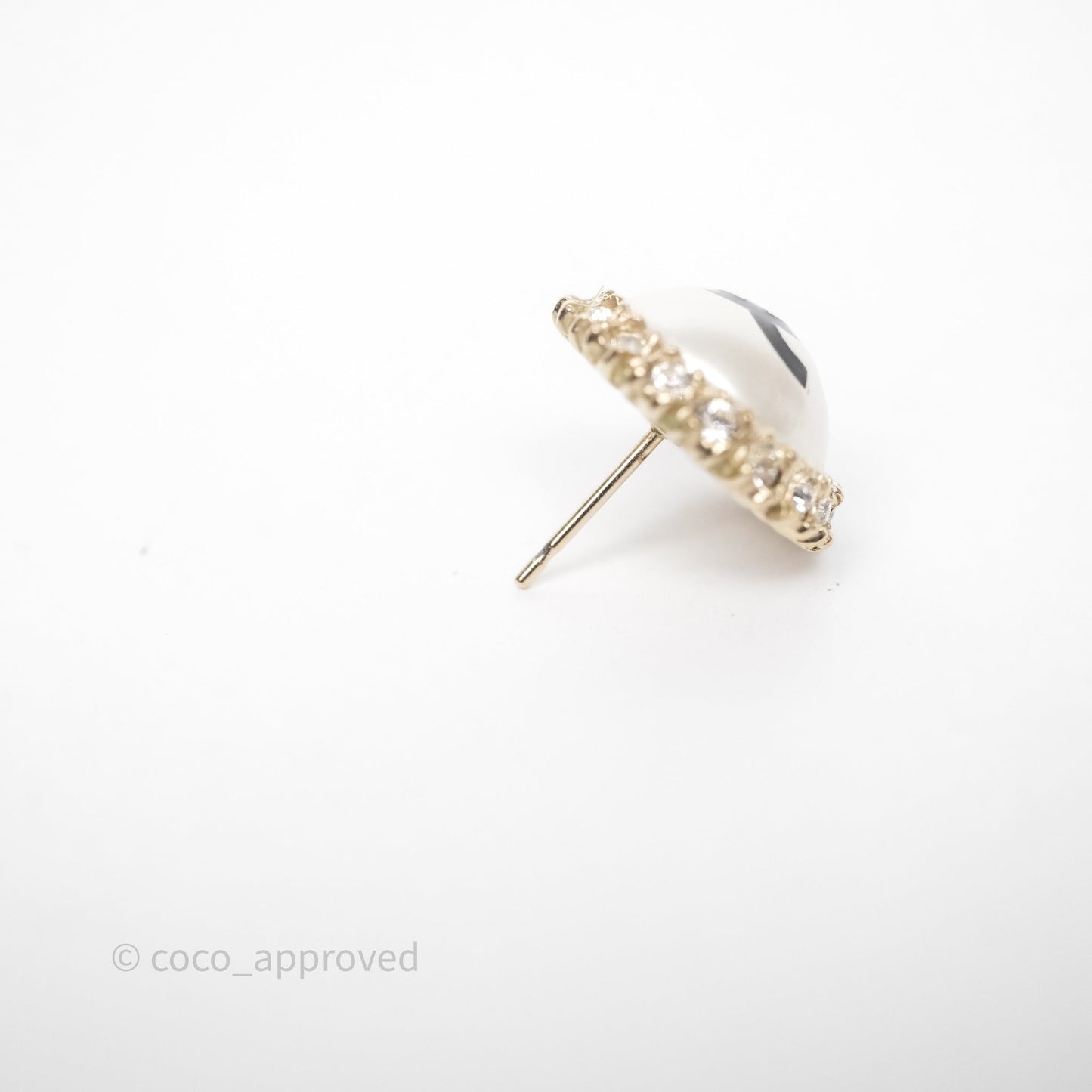 Chanel CC Pearl Crystal Round Earrings Gold Tone 20P
