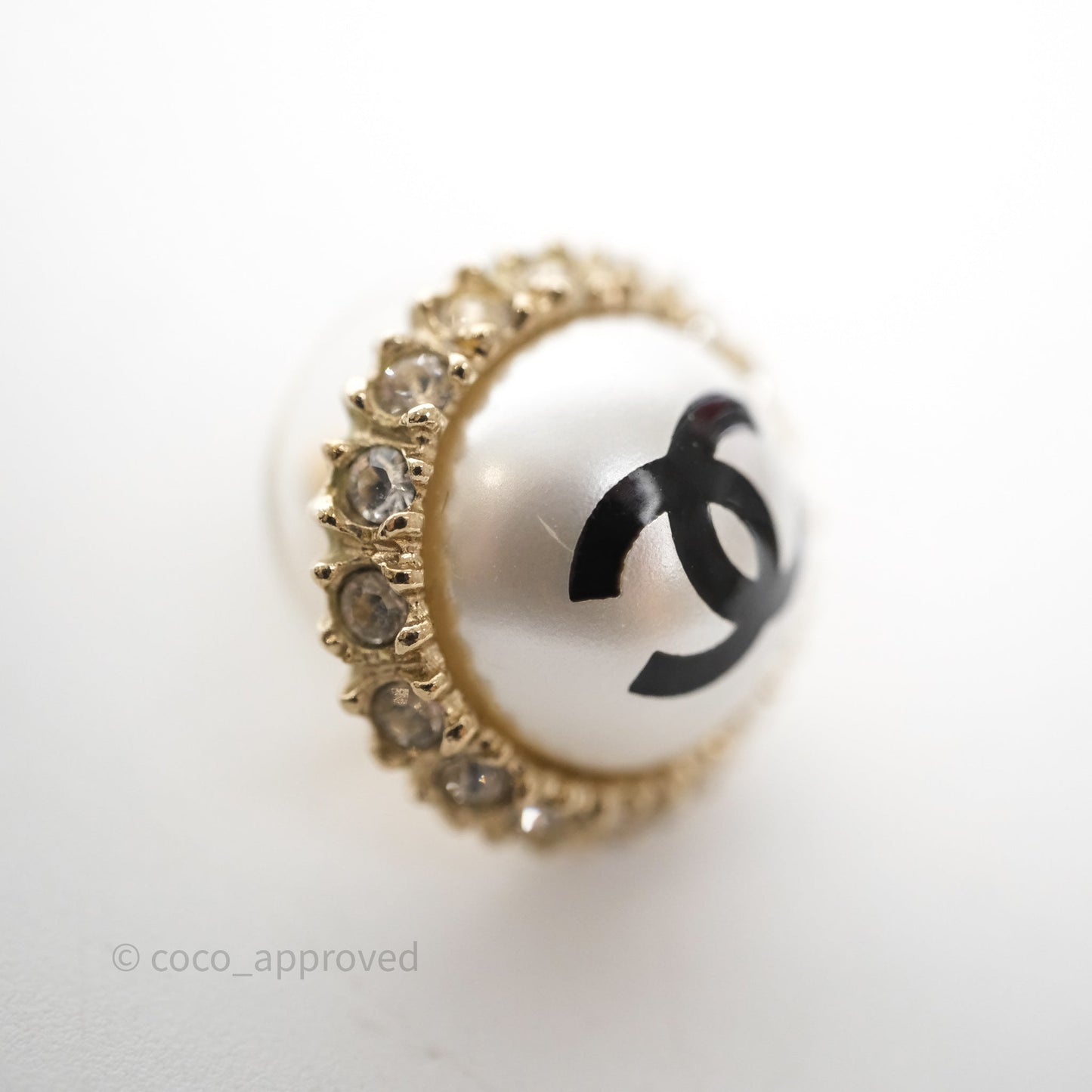 Chanel CC Pearl Crystal Round Earrings Gold Tone 20P