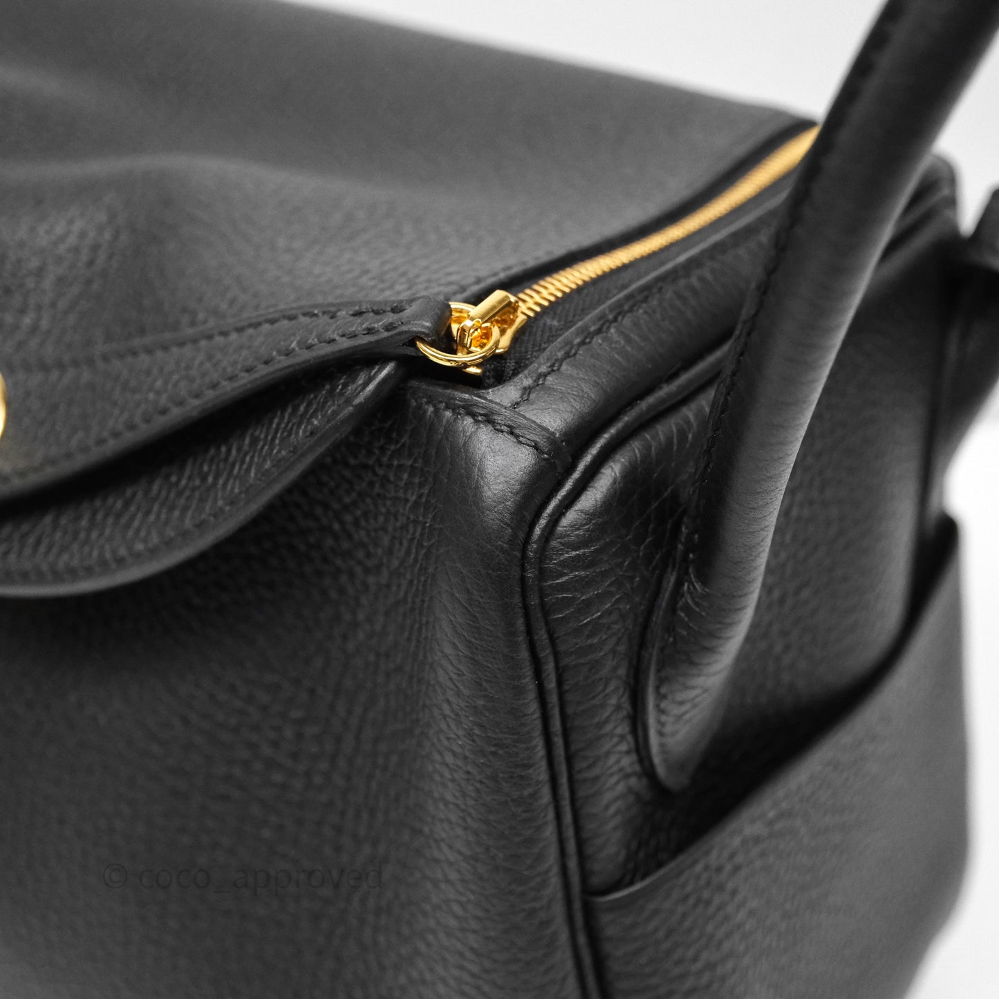 Hermès Lindy 26 Black Noir 89 Clemence Gold Hardware