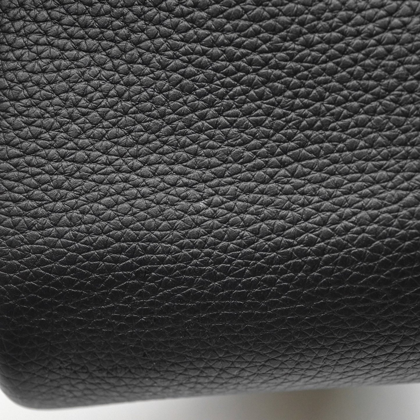 Hermès Lindy 26 Black Noir 89 Clemence Gold Hardware