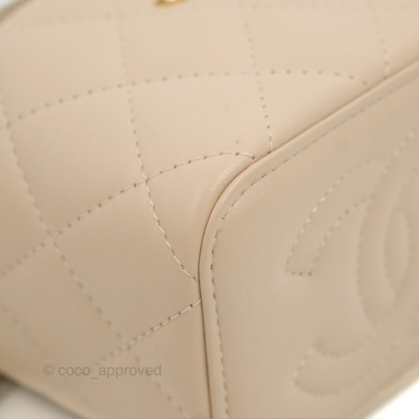 Chanel Mini Top Handle Vanity With Chain Ecru/Beige Lambskin Gold Hardware 23P