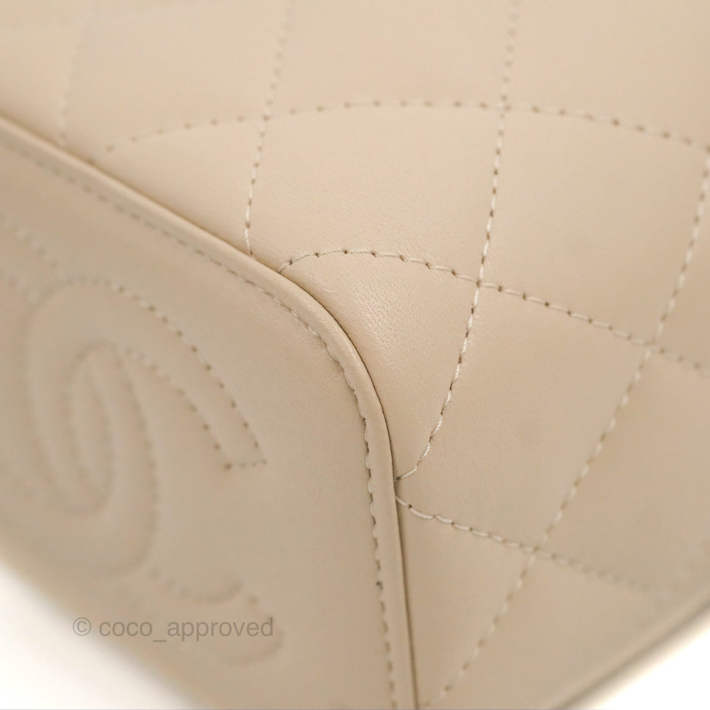 Chanel Mini Top Handle Vanity With Chain Ecru/Beige Lambskin Gold Hardware 23P
