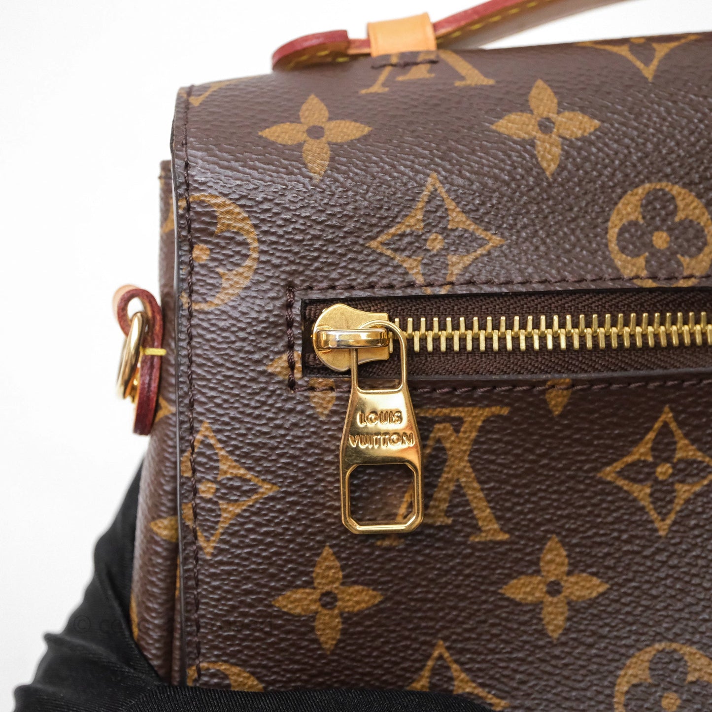 Louis Vuitton Pochette Metis Monogram